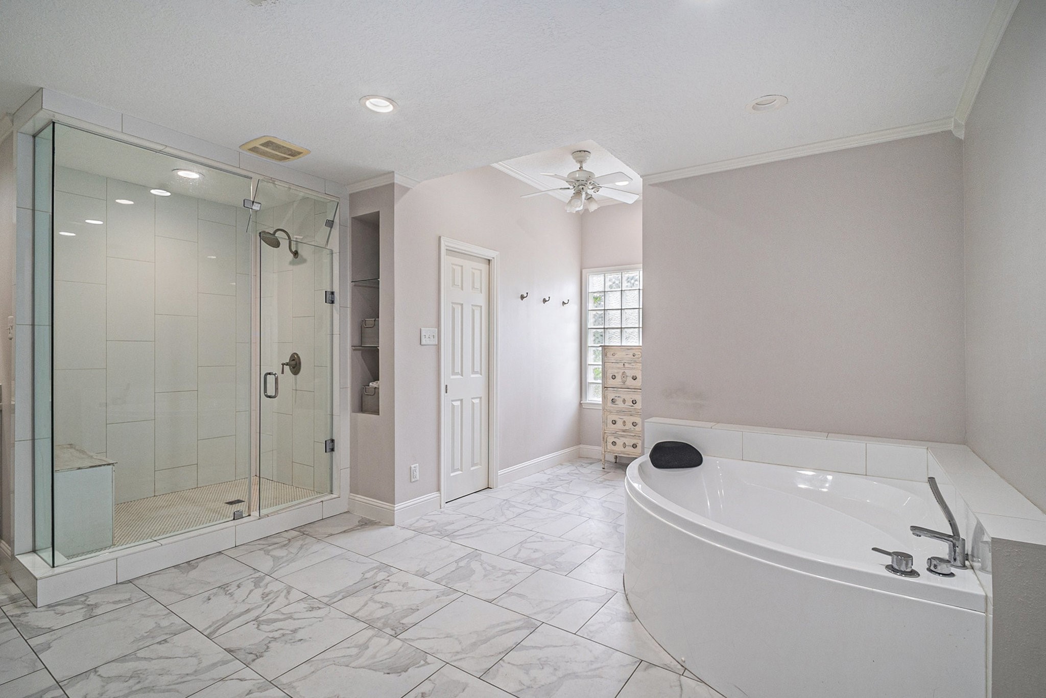 Houston, Texas, 77079, United States, 5 Bedrooms Bedrooms, ,3 BathroomsBathrooms,Residential,For Sale,1968834