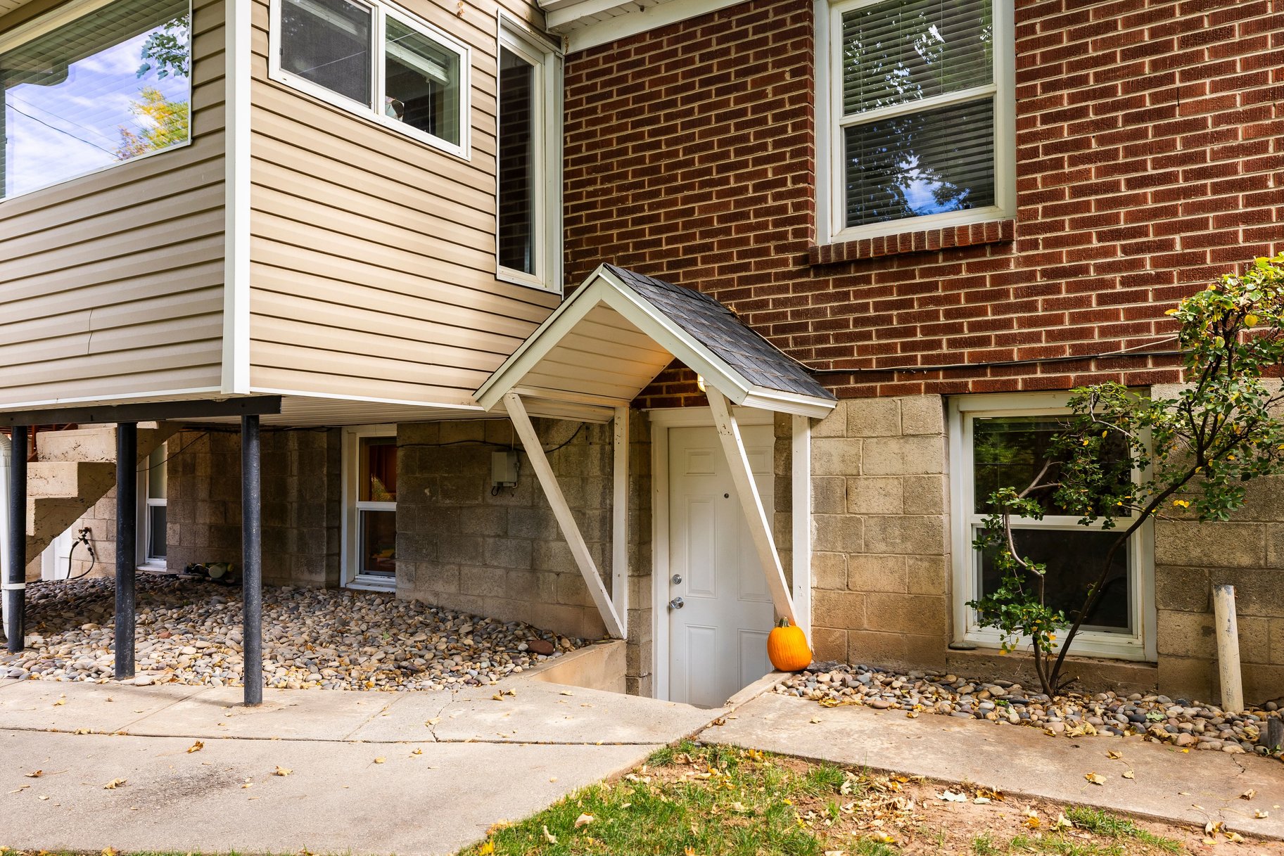  Charming home, flexible living options, rental income - 物件實景