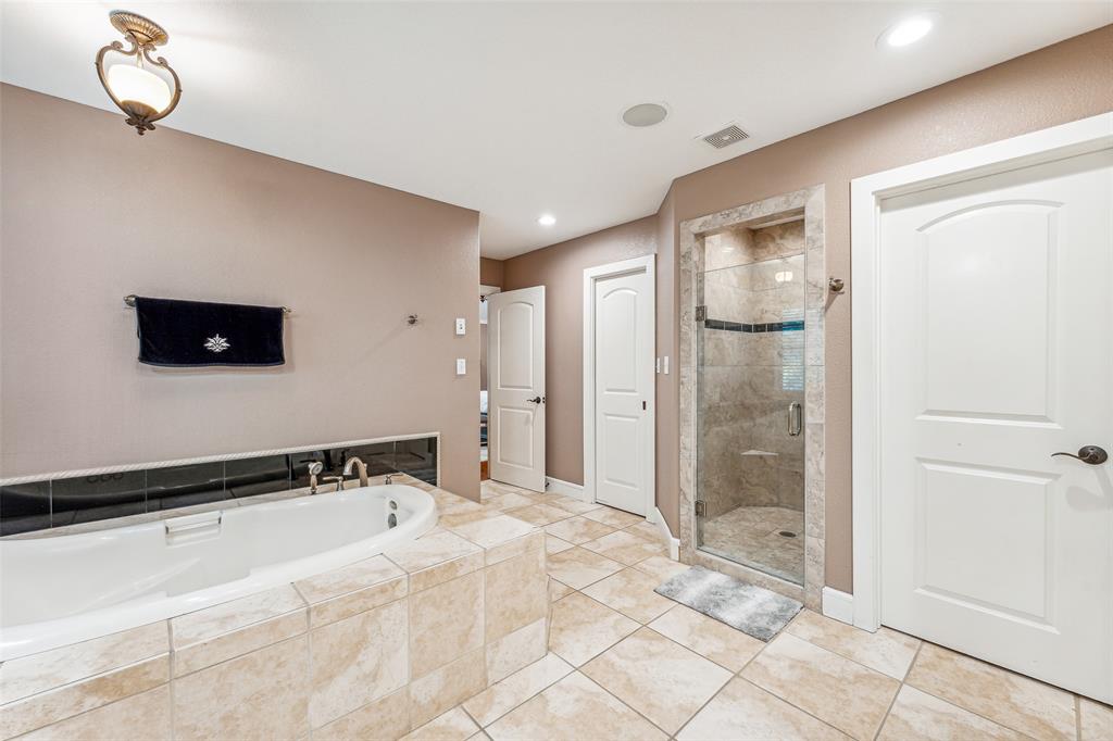 Granbury, Texas, 76048, United States, 4 Bedrooms Bedrooms, ,3 BathroomsBathrooms,Residential,For Sale,1978799