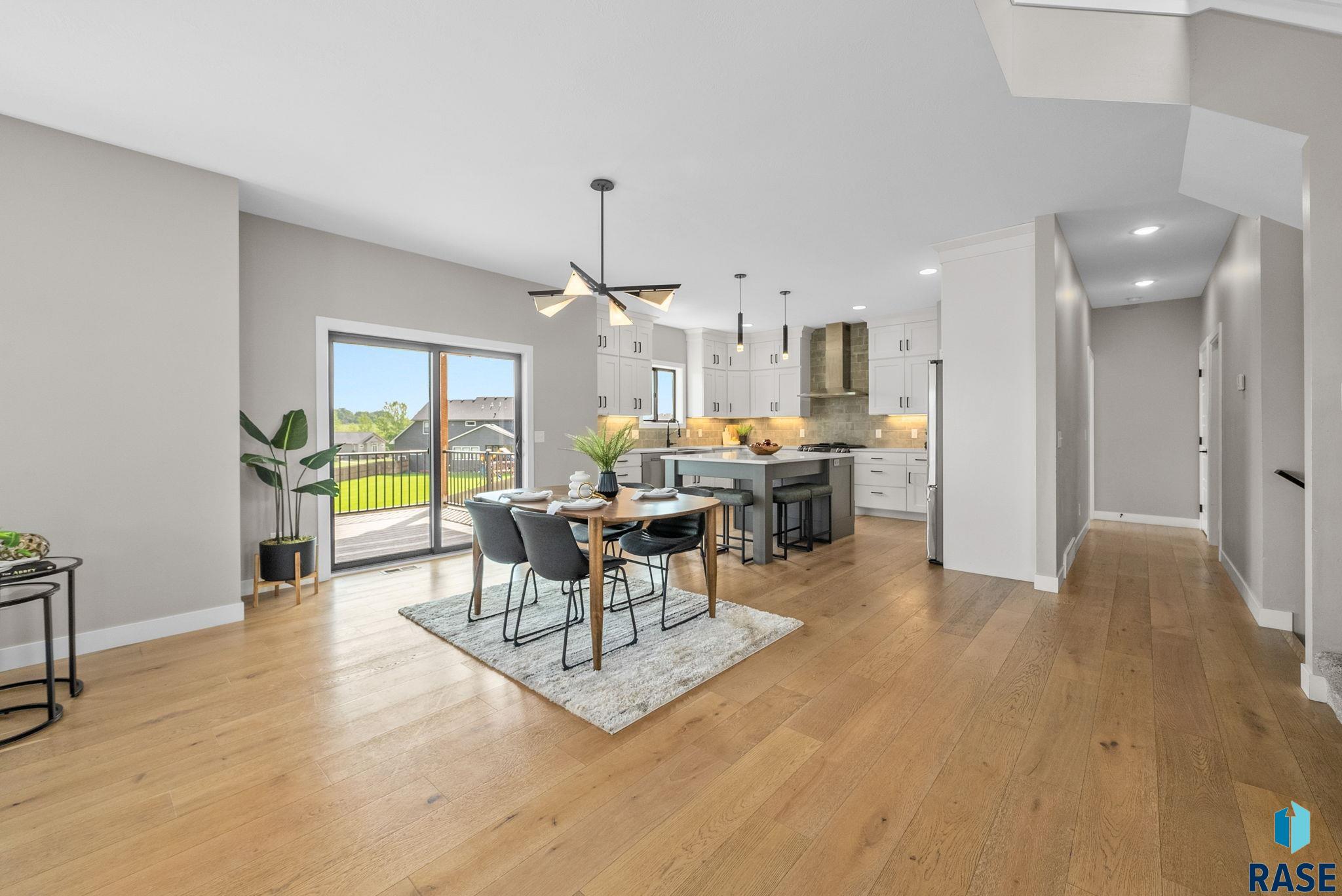 Sioux Falls, South Dakota, 57110, United States, 6 Bedrooms Bedrooms, ,4 BathroomsBathrooms,Residential,For Sale,1892157