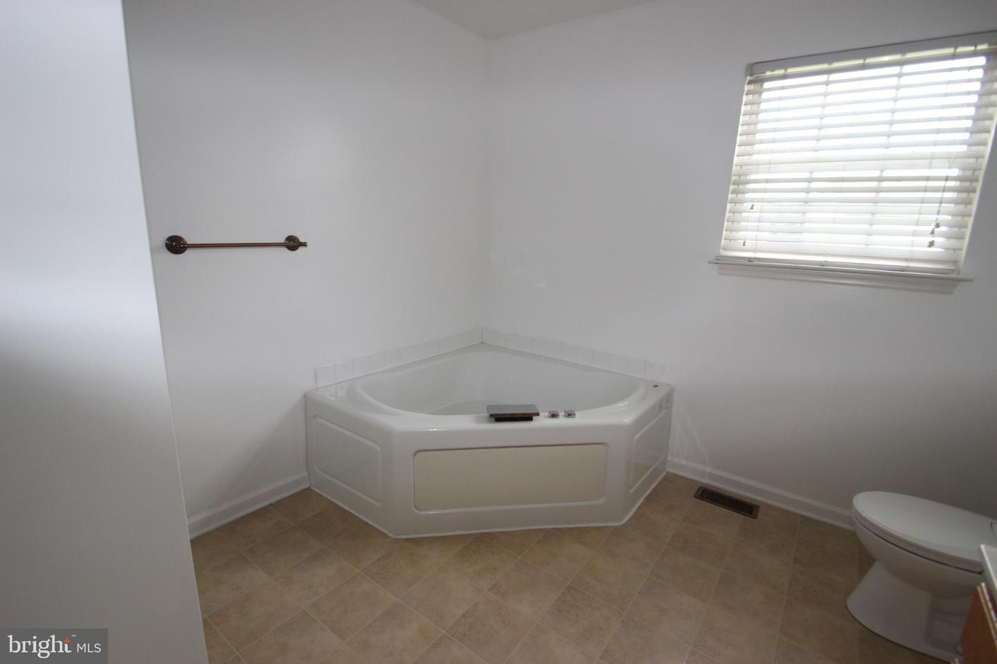 New Castle, Delaware, 19720, United States, 4 Bedrooms Bedrooms, ,3 BathroomsBathrooms,Residential,For Sale,2049034