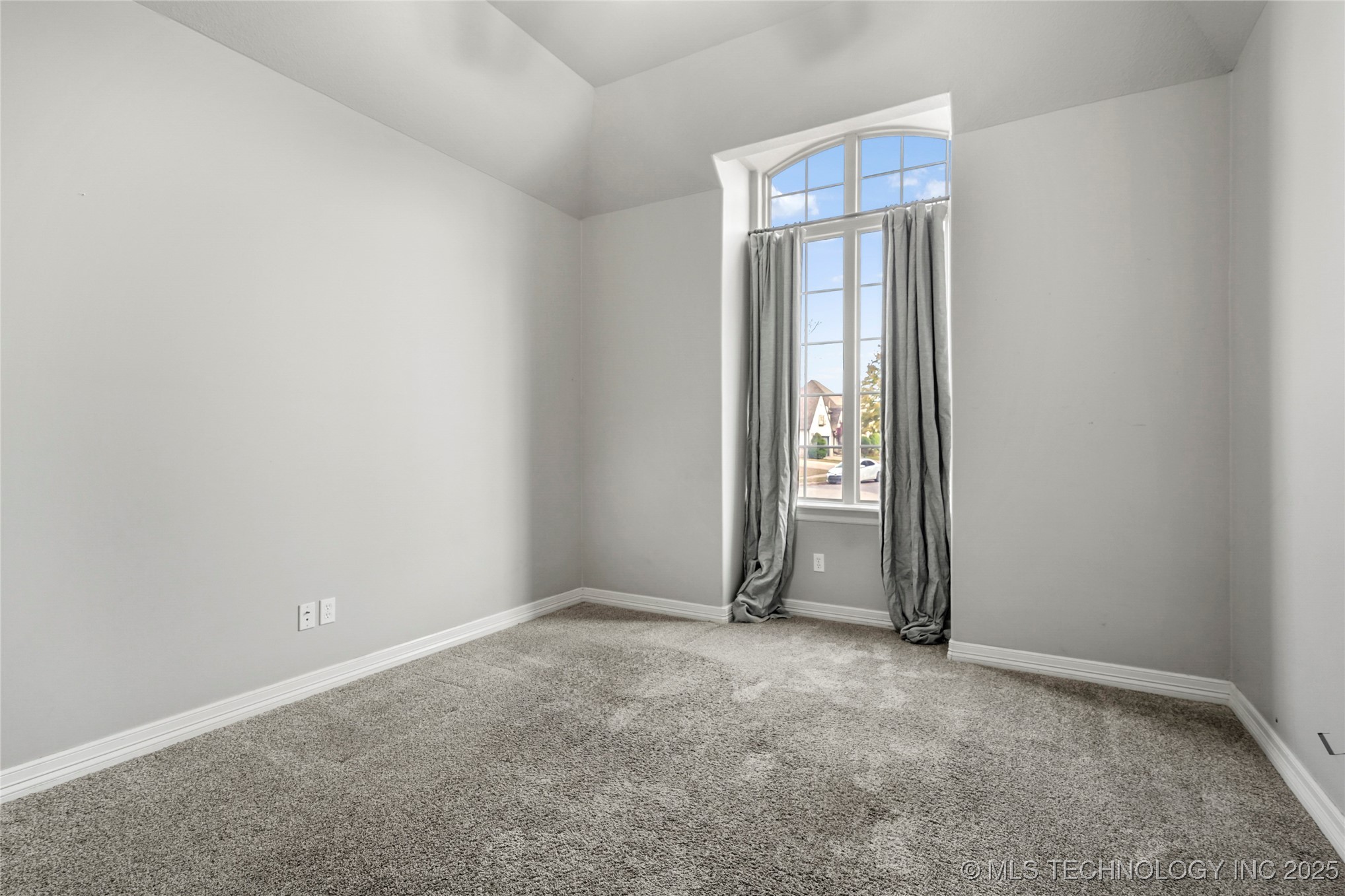 Tulsa, Oklahoma, 74137, United States, 4 Bedrooms Bedrooms, ,4 BathroomsBathrooms,Residential,For Sale,1992011