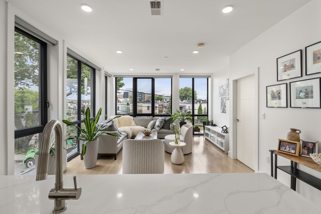 Boston, Massachusetts, 02134, United States, 2 Bedrooms Bedrooms, ,2 BathroomsBathrooms,Residential,For Sale,1941762