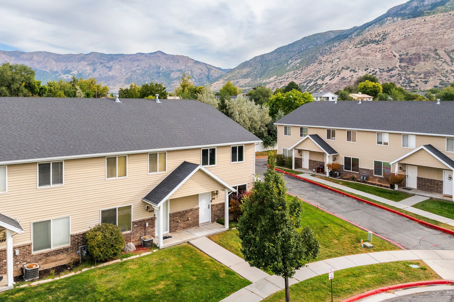  Updated Top to Bottom Ogden Row End Townhouse - 物件實景