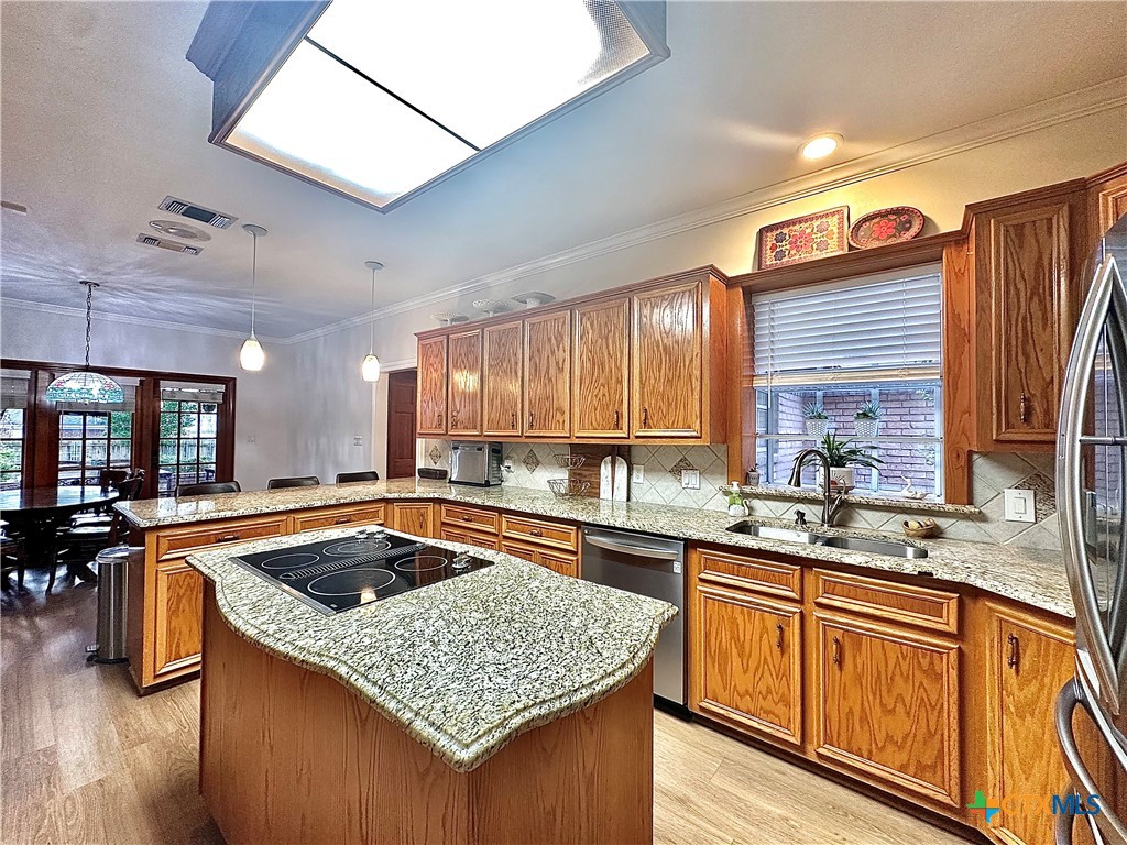 Victoria, Texas, 77904, United States, 4 Bedrooms Bedrooms, ,4 BathroomsBathrooms,Residential,For Sale,1942262