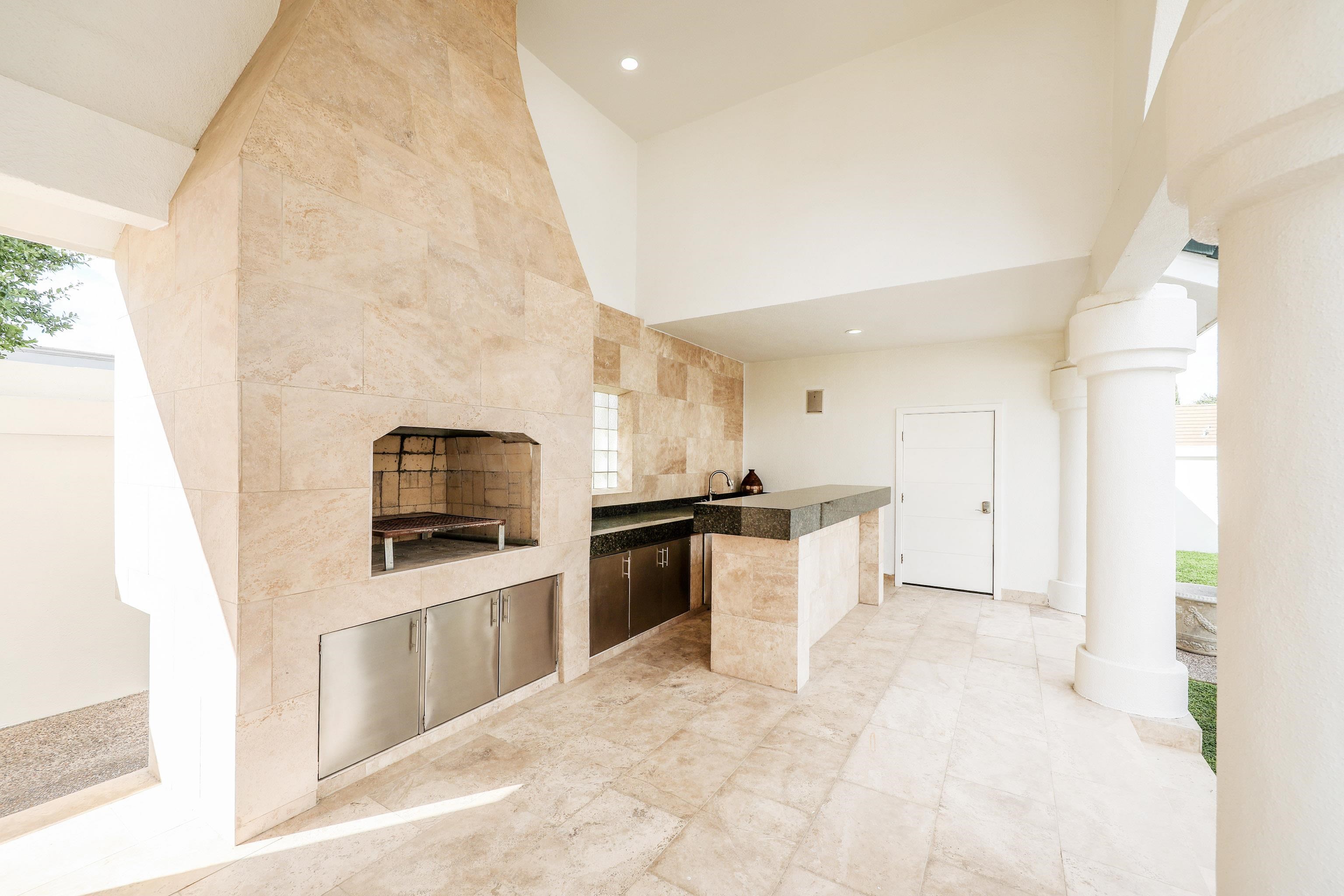 Laredo, Texas, 78041, United States, 4 Bedrooms Bedrooms, ,6 BathroomsBathrooms,Residential,For Sale,1989107