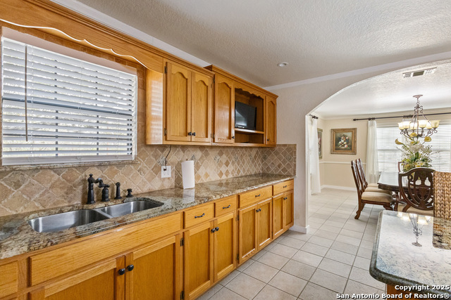 Floresville, Texas, 78114, United States, 6 Bedrooms Bedrooms, ,3 BathroomsBathrooms,Residential,For Sale,1754685