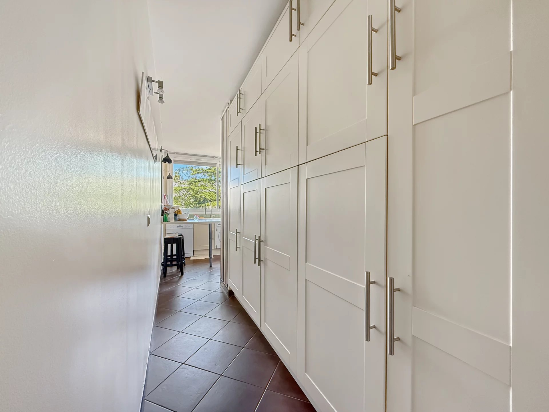 Suresnes, Île-de-France, 92150, FR, 3 Bedrooms Bedrooms, ,3 BathroomsBathrooms,Residential,For Sale,1933356