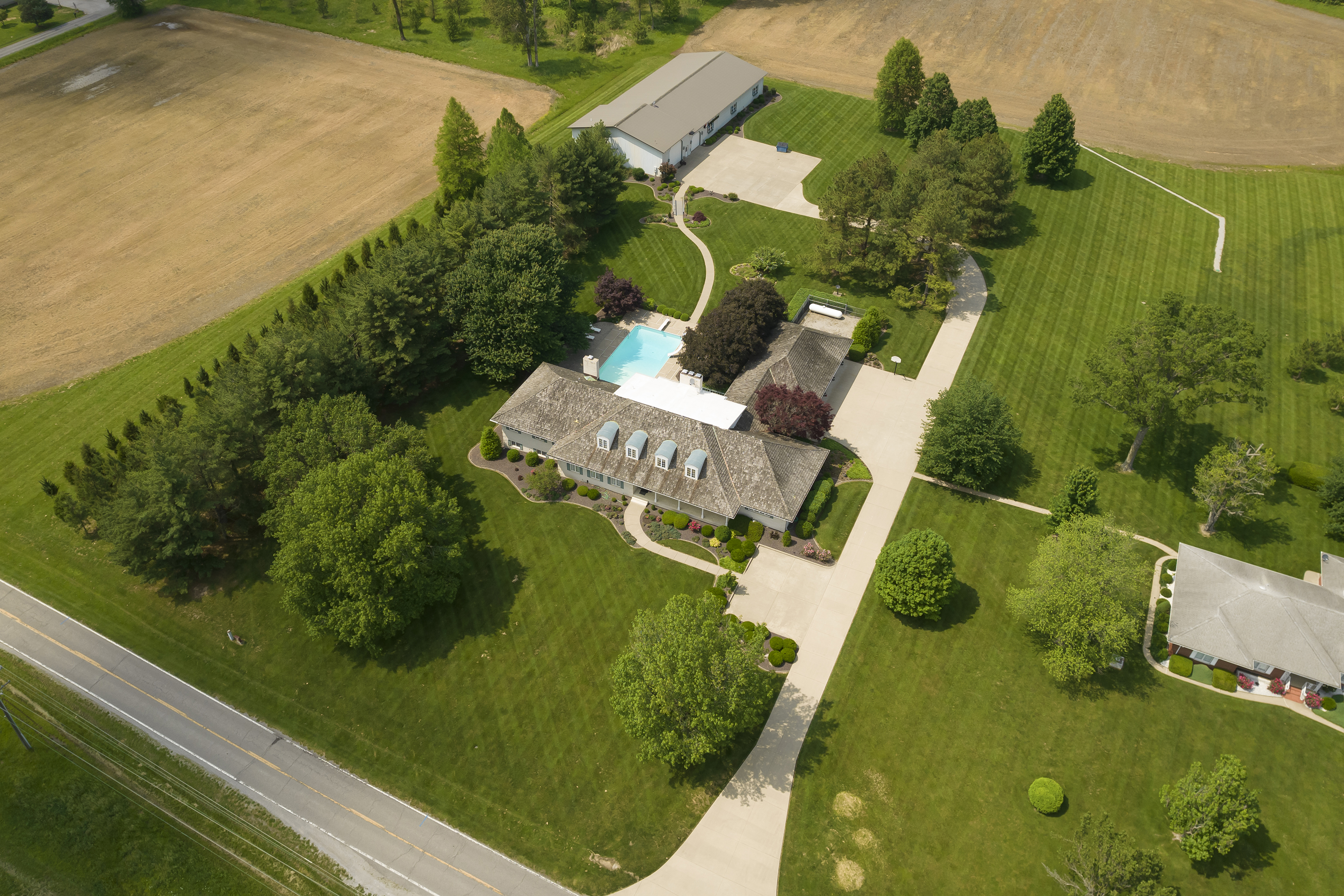 Marion, Illinois, 62959, United States, 7 Bedrooms Bedrooms, ,7 BathroomsBathrooms,Residential,For Sale,1979062