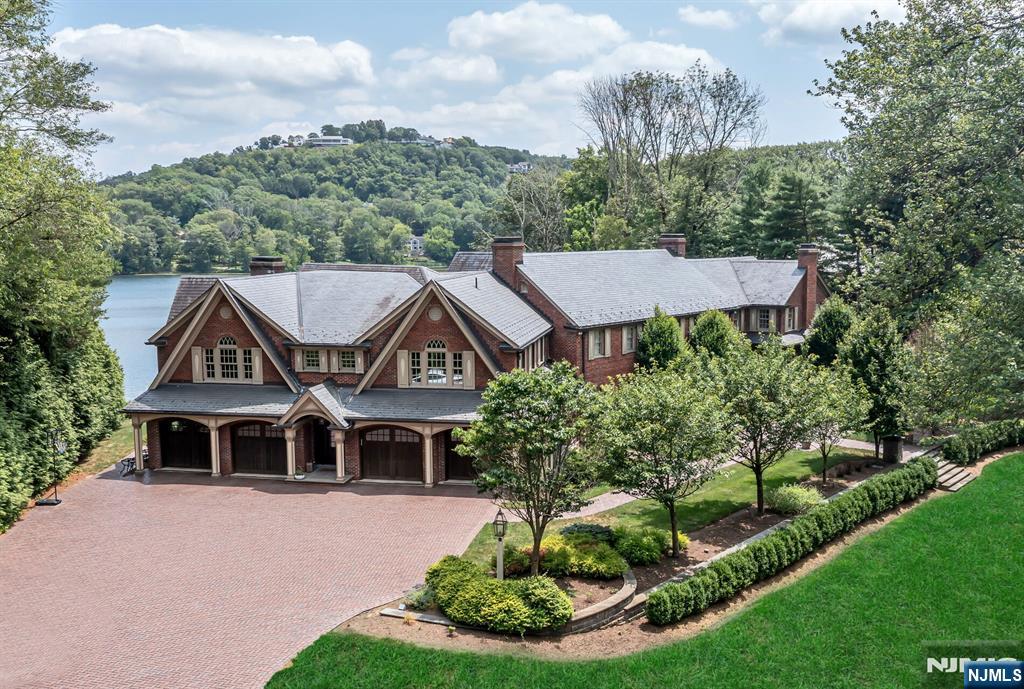 Franklin Lakes, New Jersey, 07417, United States, 6 Bedrooms Bedrooms, ,7 BathroomsBathrooms,Residential,For Sale,1903757
