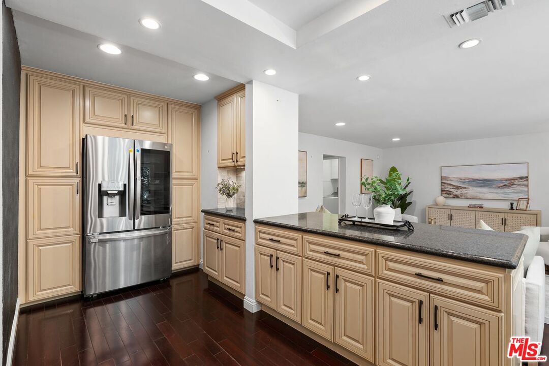 Los Angeles, California, 90077, United States, 3 Bedrooms Bedrooms, ,3 BathroomsBathrooms,Residential,For Sale,1933289