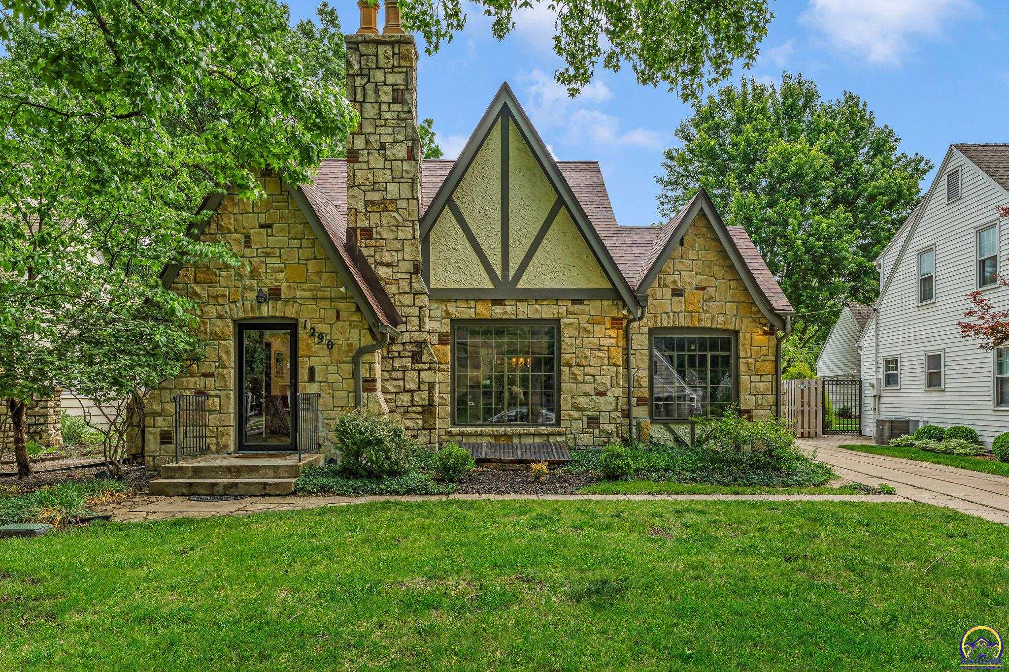 Pembroke Ln, Topeka, KS 66604