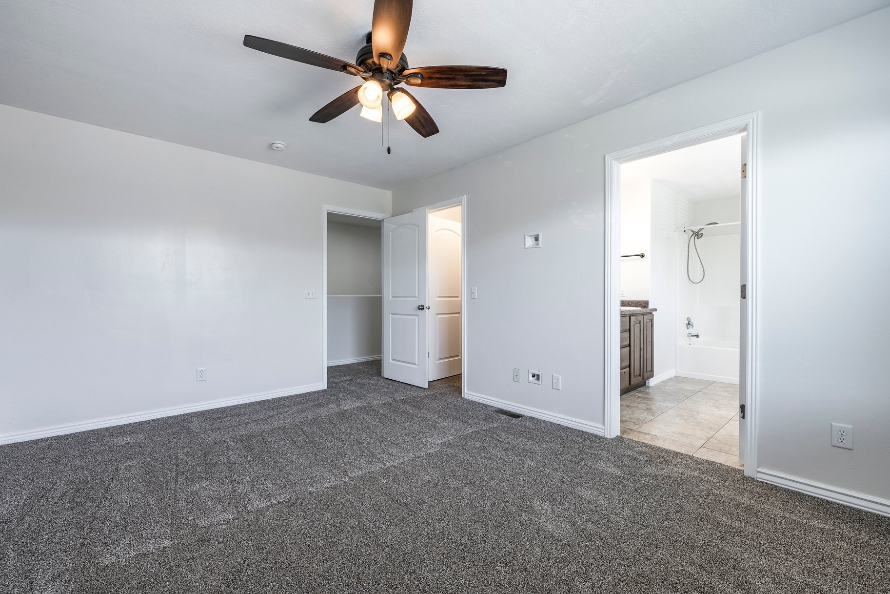  Townhome with Fully Finished Basement - 物件實景
