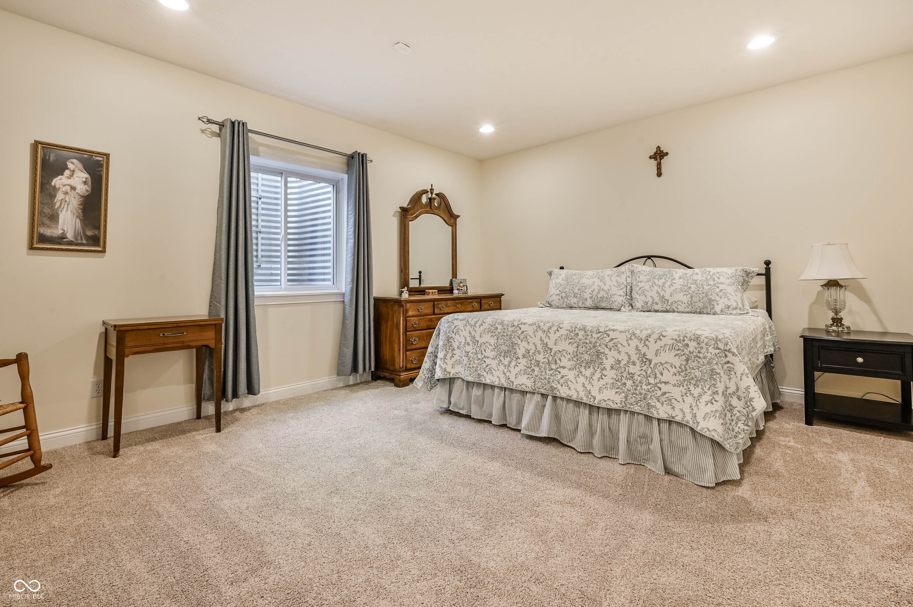 Zionsville, Indiana, 46077, United States, 4 Bedrooms Bedrooms, ,4 BathroomsBathrooms,Residential,For Sale,1942762