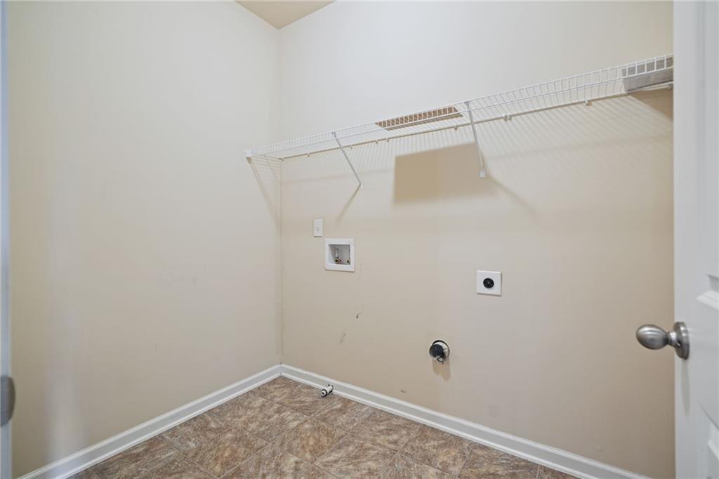 Cumming, Georgia, 30040, United States, 5 Bedrooms Bedrooms, ,4 BathroomsBathrooms,Residential,For Sale,1979728