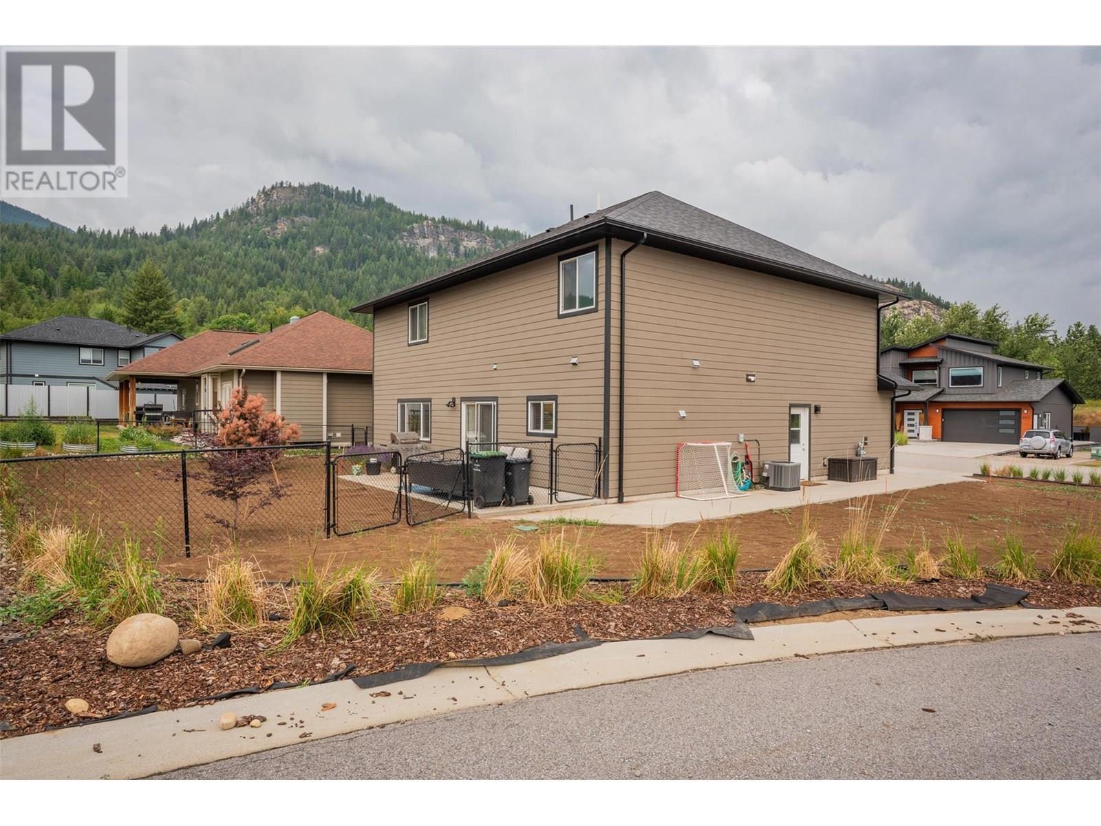 CASTLEGAR, British Columbia, V1N 4X9, CA, 5 Bedrooms Bedrooms, ,2 BathroomsBathrooms,Residential,For Sale,1913698