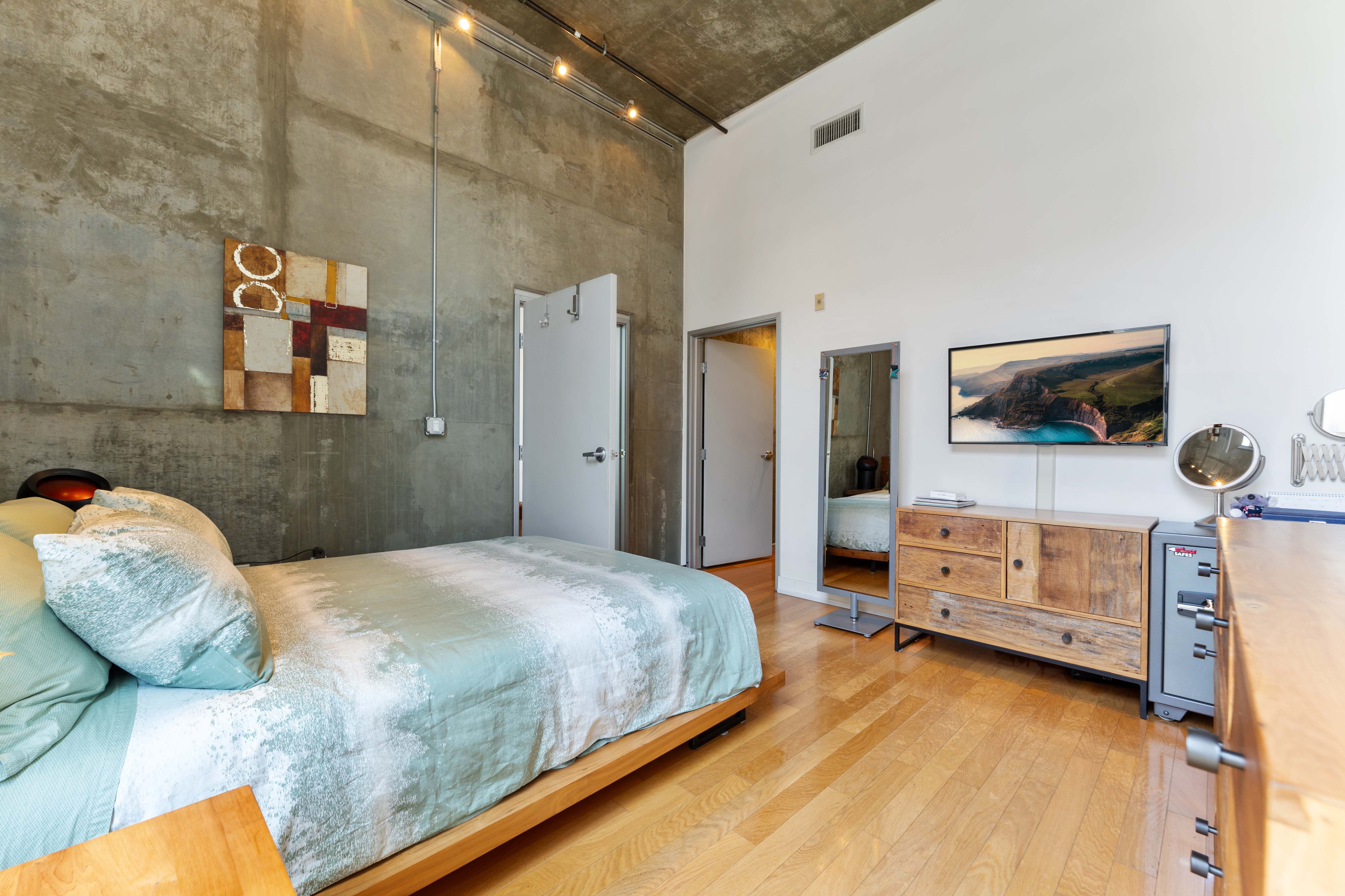Los Angeles, California, 90015, United States, 2 Bedrooms Bedrooms, ,2 BathroomsBathrooms,Residential,For Sale,1879277