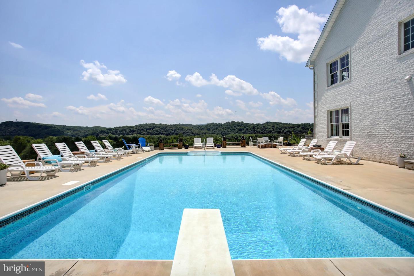 Big Pool, Maryland, 21711, United States, 5 Bedrooms Bedrooms, ,4 BathroomsBathrooms,Residential,For Sale,1897017