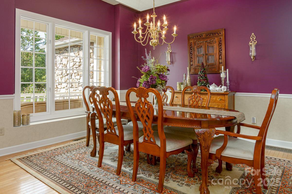 Hendersonville, North Carolina, 28739, United States, 3 Bedrooms Bedrooms, ,2 BathroomsBathrooms,Residential,For Sale,1974485