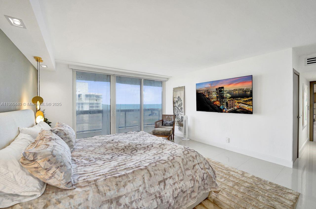 Aventura, Florida, 33180, United States, 4 Bedrooms Bedrooms, ,3 BathroomsBathrooms,Residential,For Sale,1989570