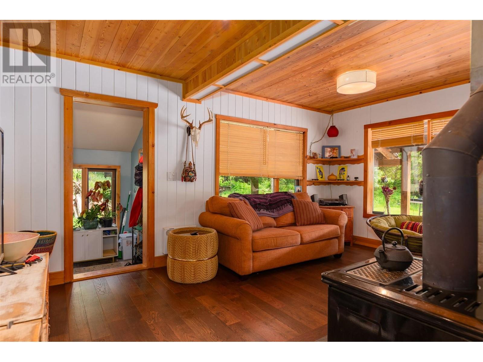 WINLAW, British Columbia, V0G 2J0, CA, 2 Bedrooms Bedrooms, ,1 BathroomBathrooms,Residential,For Sale,1913701