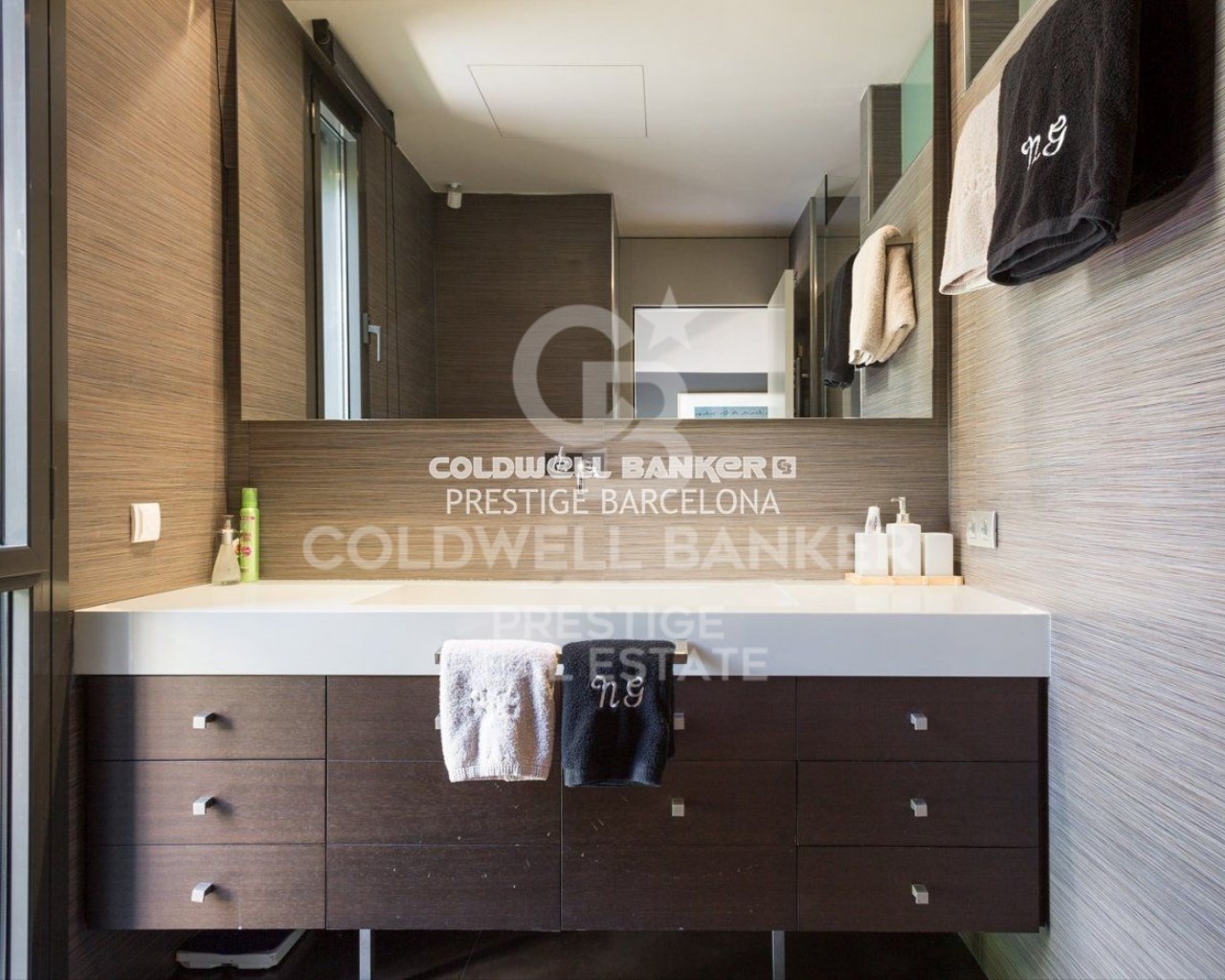 Barcelona, Catalonia, ES, 5 Bedrooms Bedrooms, ,3 BathroomsBathrooms,Residential,For Sale,1613109