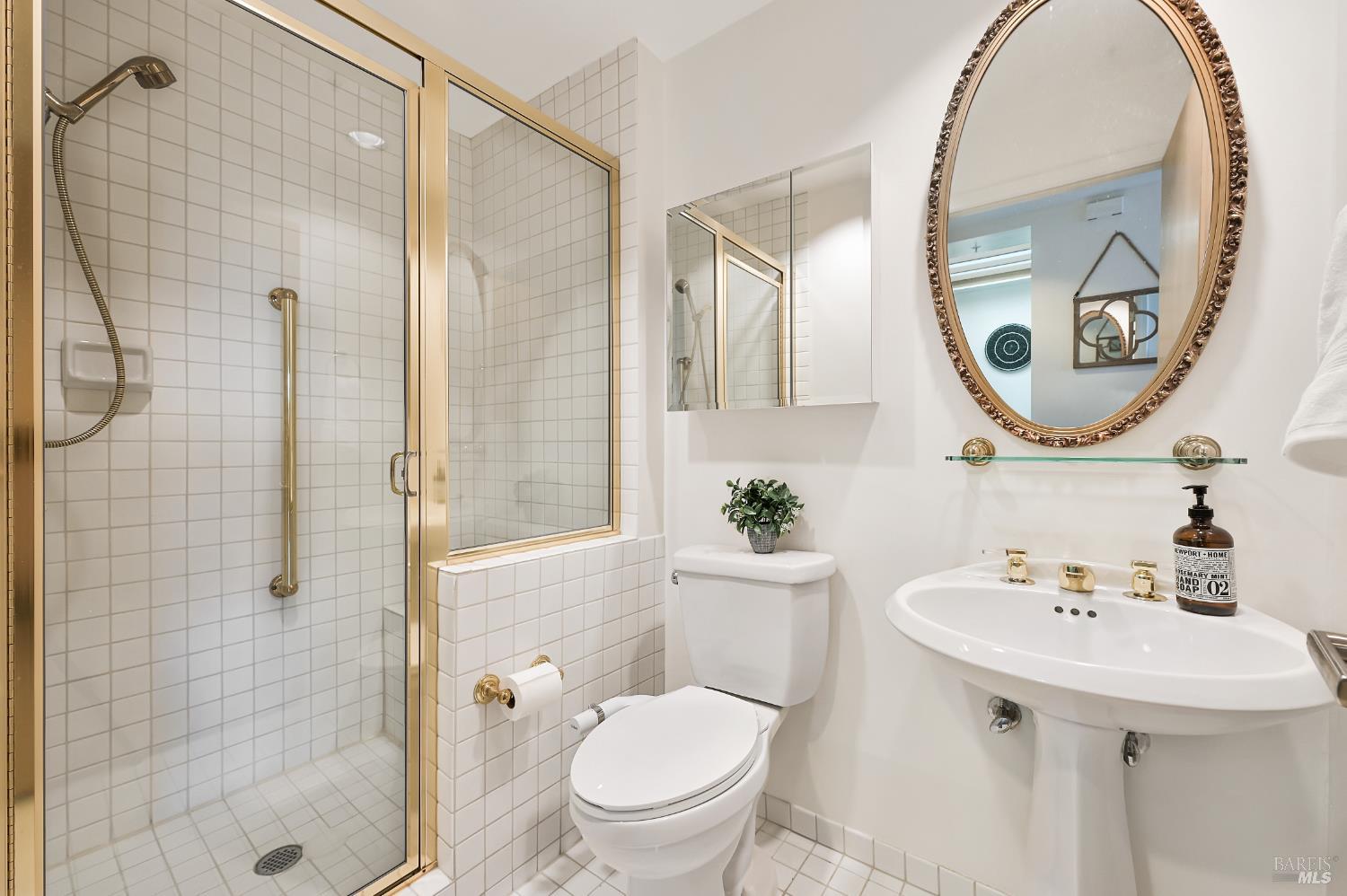 San Rafael, California, 94903, United States, 1 Bedroom Bedrooms, ,2 BathroomsBathrooms,Residential,For Sale,1891076