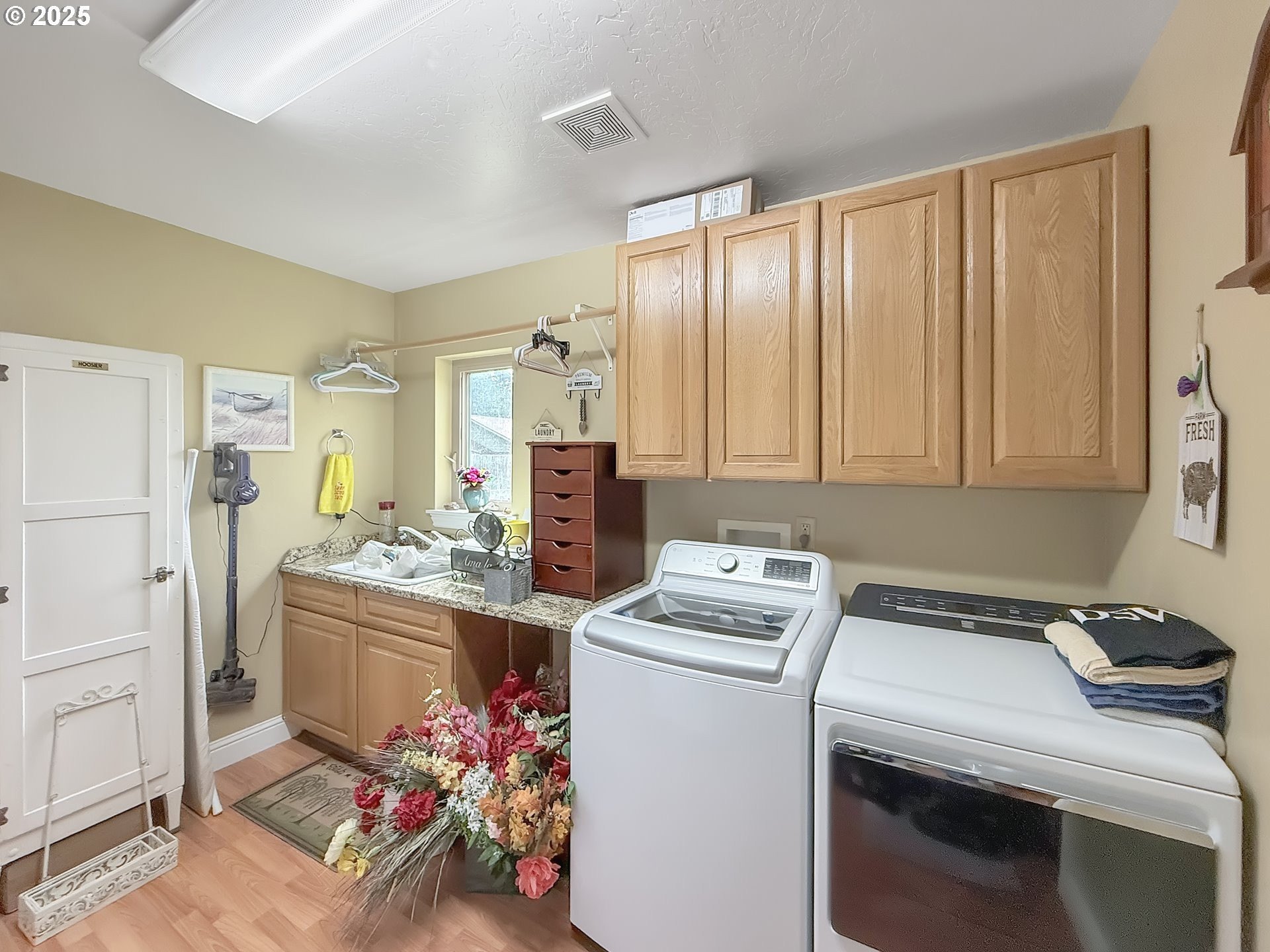 Brookings, Oregon, 97415, United States, 3 Bedrooms Bedrooms, ,3 BathroomsBathrooms,Residential,For Sale,1983879