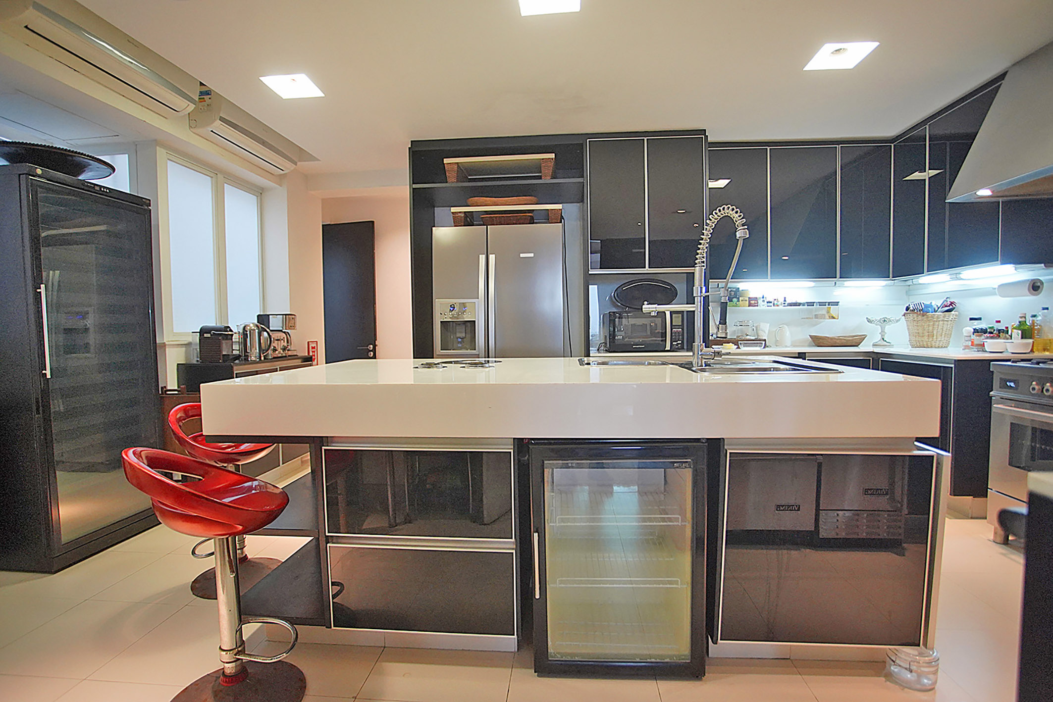  Oceanfront duplex penthouse with panoramic views and refined interiors - 物件實景