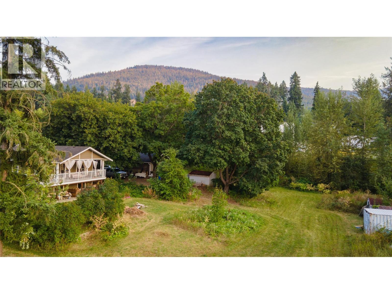 SALMON ARM, British Columbia, V1E 1J3, CA, 4 Bedrooms Bedrooms, ,2 BathroomsBathrooms,Residential,For Sale,1950734