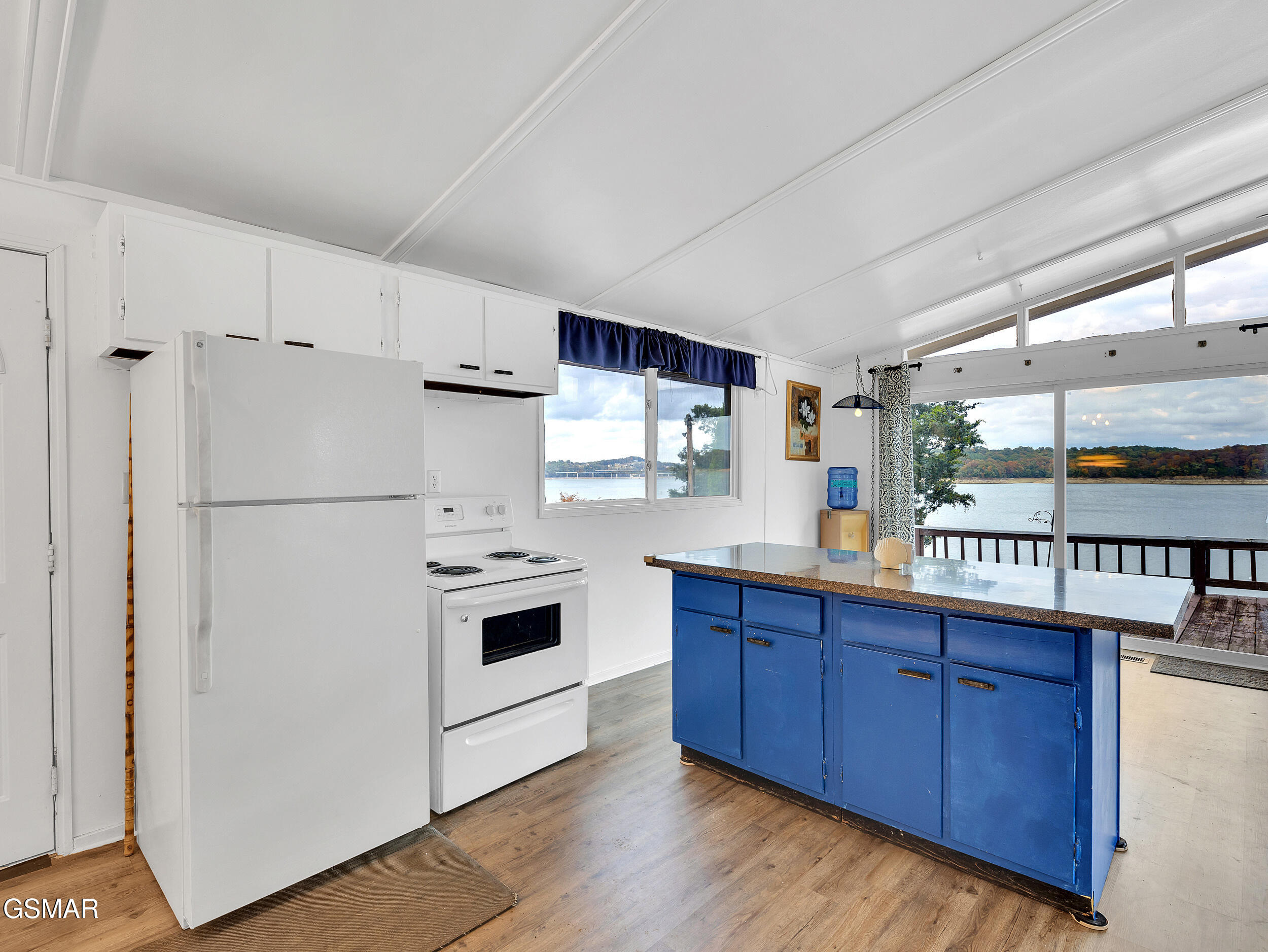 Dandridge, Tennessee, 37725, United States, 3 Bedrooms Bedrooms, ,1 BathroomBathrooms,Residential,For Sale,1973738