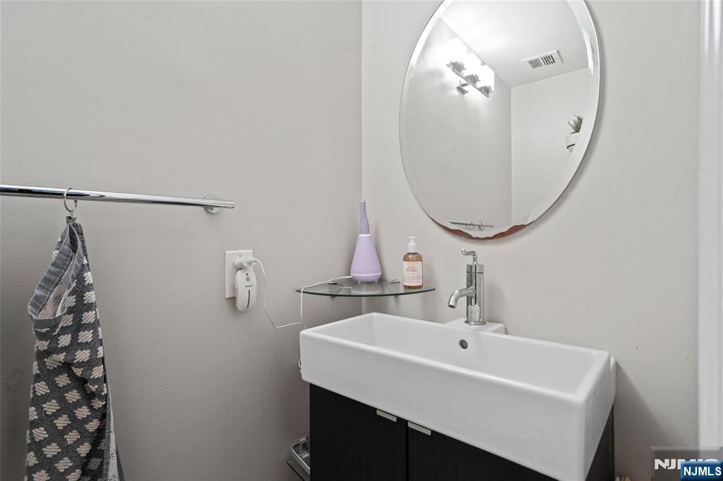 Jersey City, New Jersey, 07302, United States, 2 Bedrooms Bedrooms, ,2 BathroomsBathrooms,Residential,For Sale,1927201