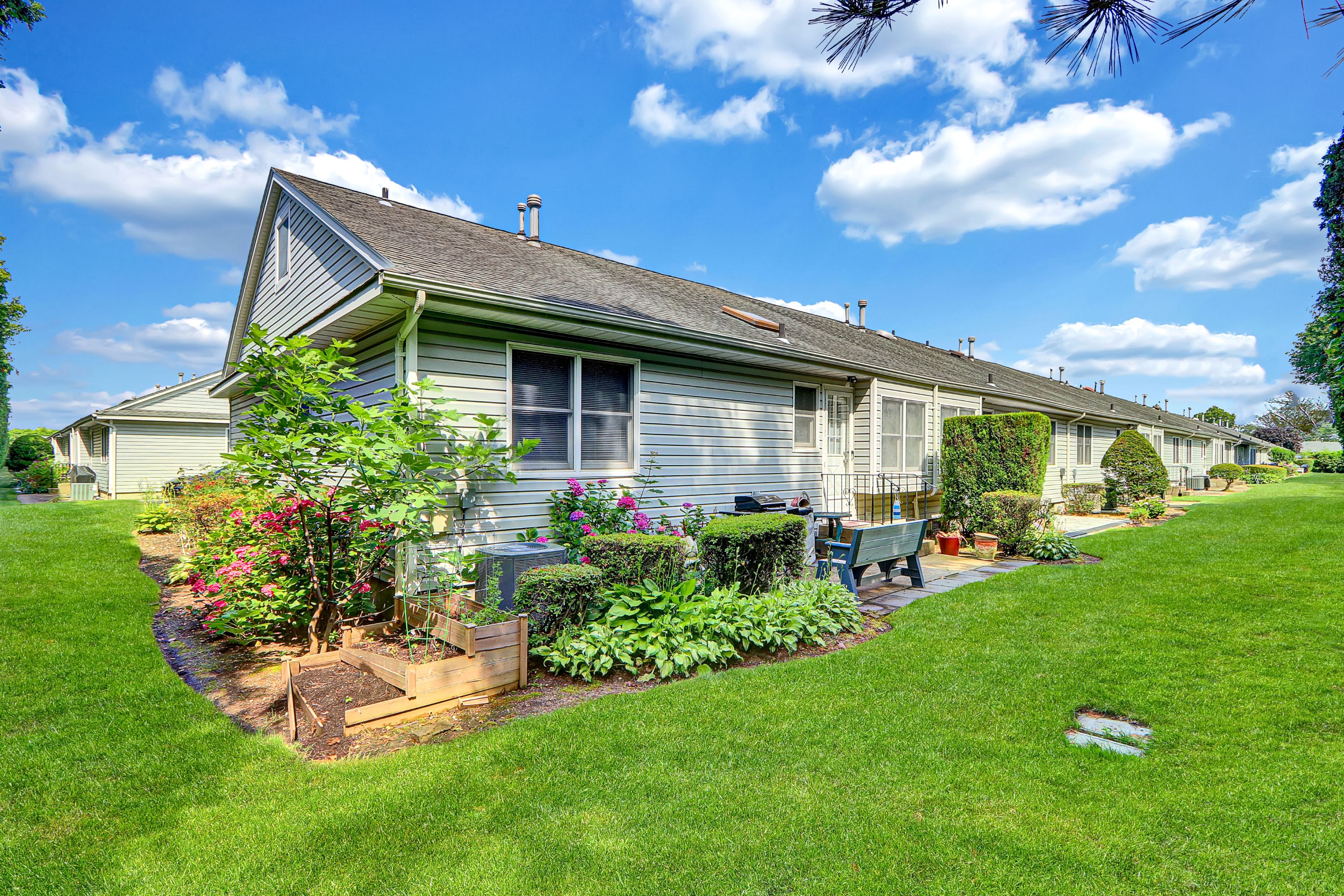 North Babylon, New York, 11703, United States, 2 Bedrooms Bedrooms, ,2 BathroomsBathrooms,Residential,For Sale,1943160
