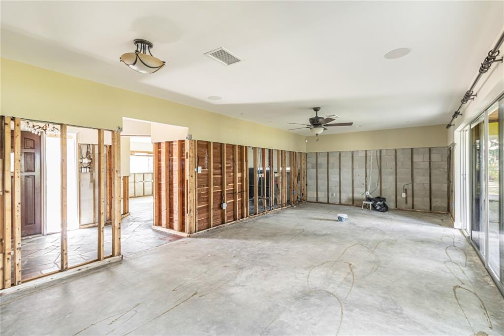 945 Bayshore Drive, Tarpon Springs, Florida, 34689, United States, 3 Bedrooms Bedrooms, ,2 BathroomsBathrooms,Residential,For Sale,945 Bayshore Drive,1675111