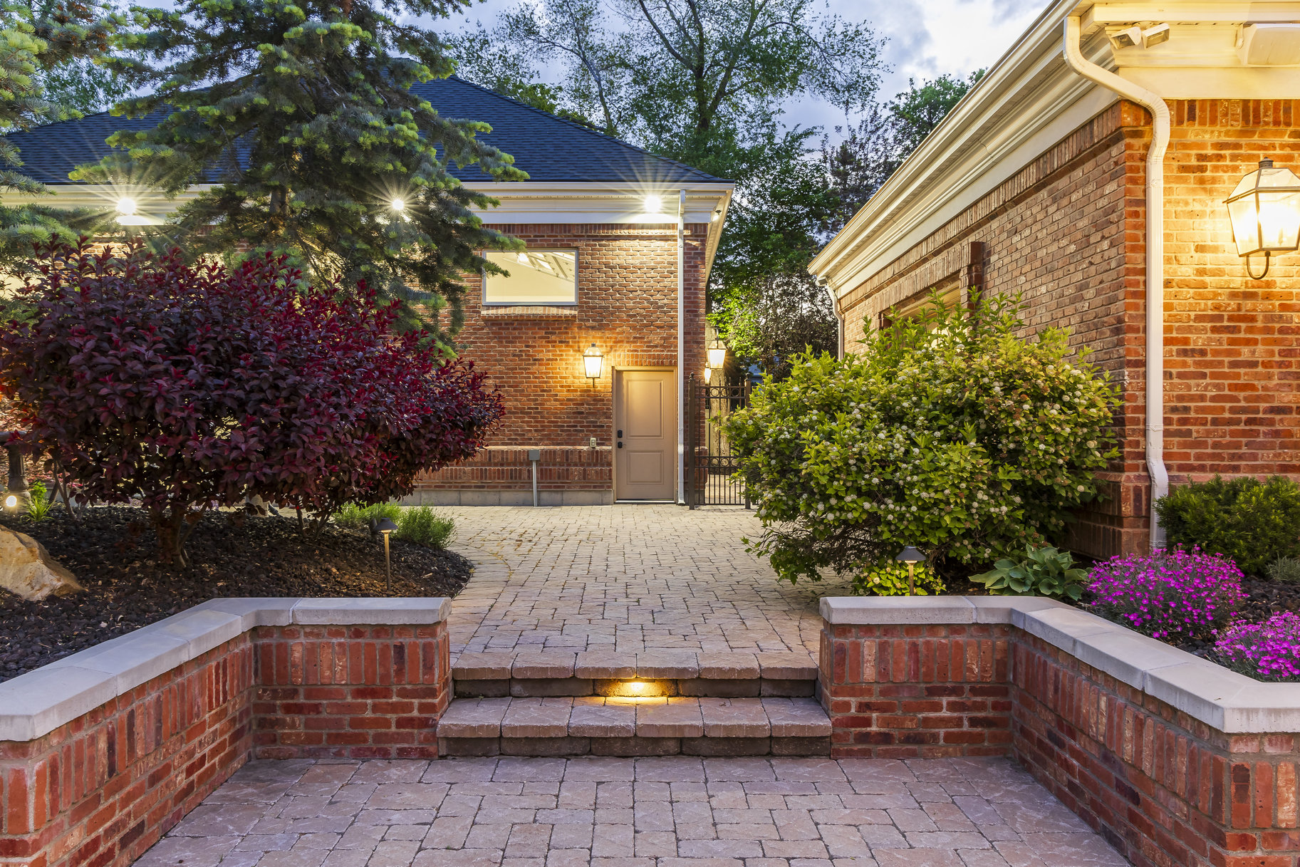 Gated West Jordan 2 Story Estate with 10 Car Garage and Swimming Pool - 物件實景