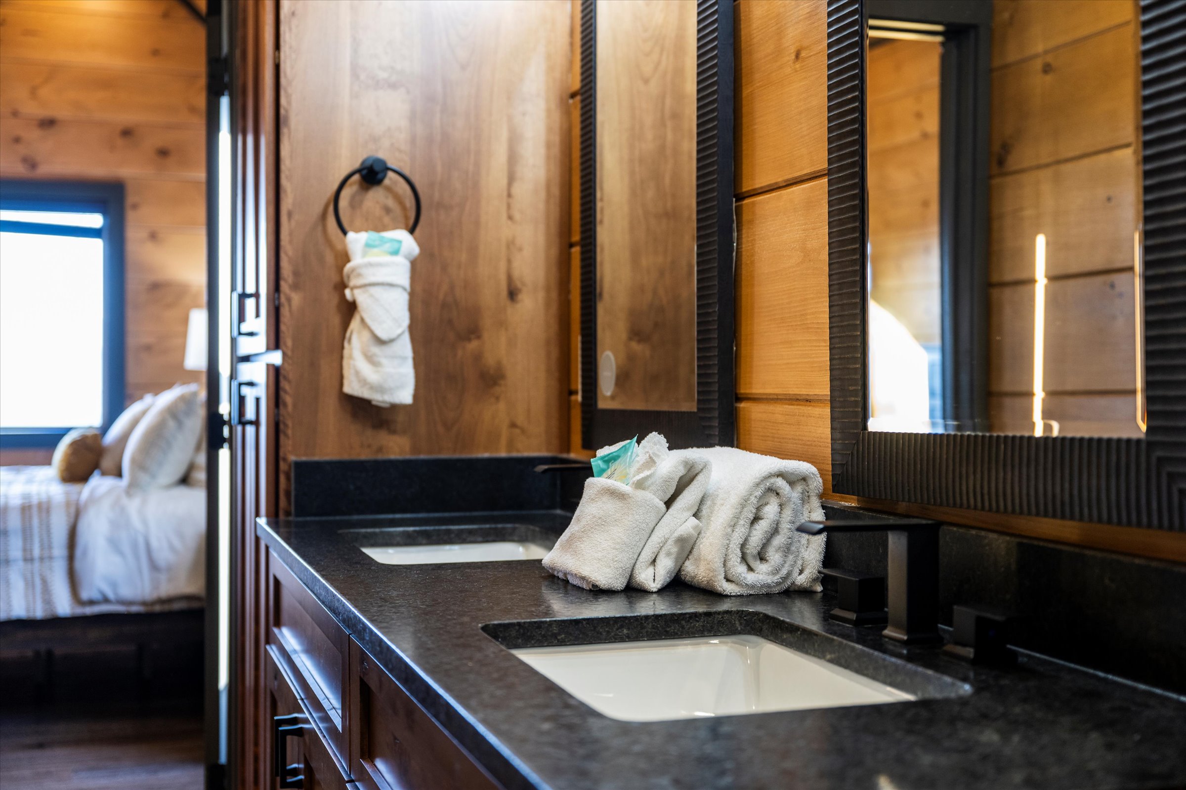 Sevierville, Tennessee, 37876, United States, 5 Bedrooms Bedrooms, ,6 BathroomsBathrooms,Residential,For Sale,1975935