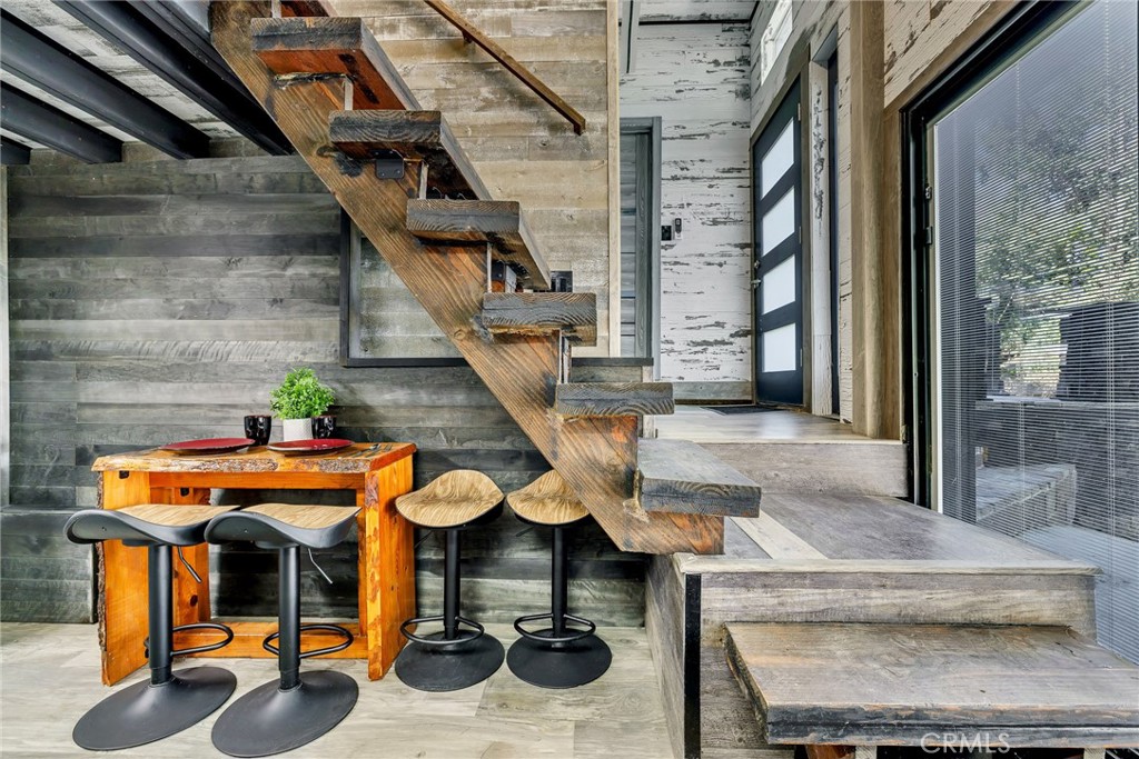 Woodland Hills, California, 91364, United States, 4 Bedrooms Bedrooms, ,2 BathroomsBathrooms,Residential,For Sale,1975100