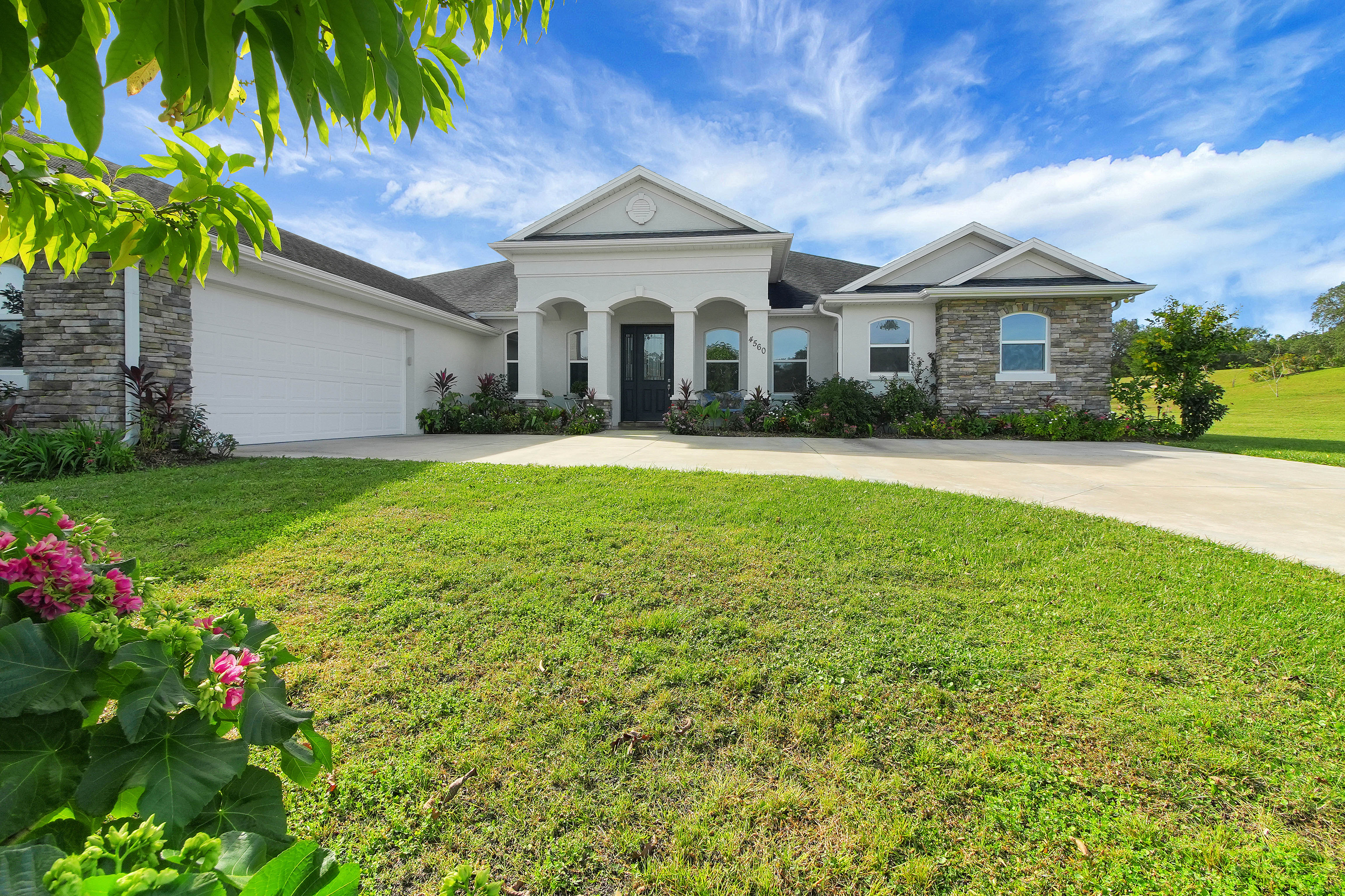 Lady Lake, Florida, 32159, United States, 4 Bedrooms Bedrooms, ,3 BathroomsBathrooms,Residential,For Sale,2005730