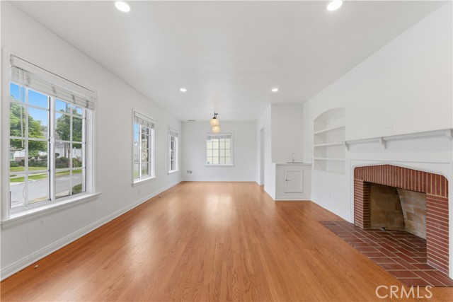 Los Angeles, California, 90043, United States, 3 Bedrooms Bedrooms, ,3 BathroomsBathrooms,Residential,For Sale,2049255