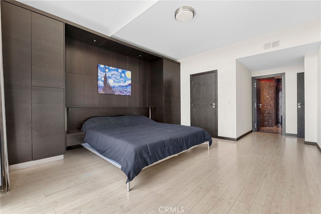 Sherman Oaks, California, 91423, United States, 2 Bedrooms Bedrooms, ,2 BathroomsBathrooms,Residential,For Sale,1708509