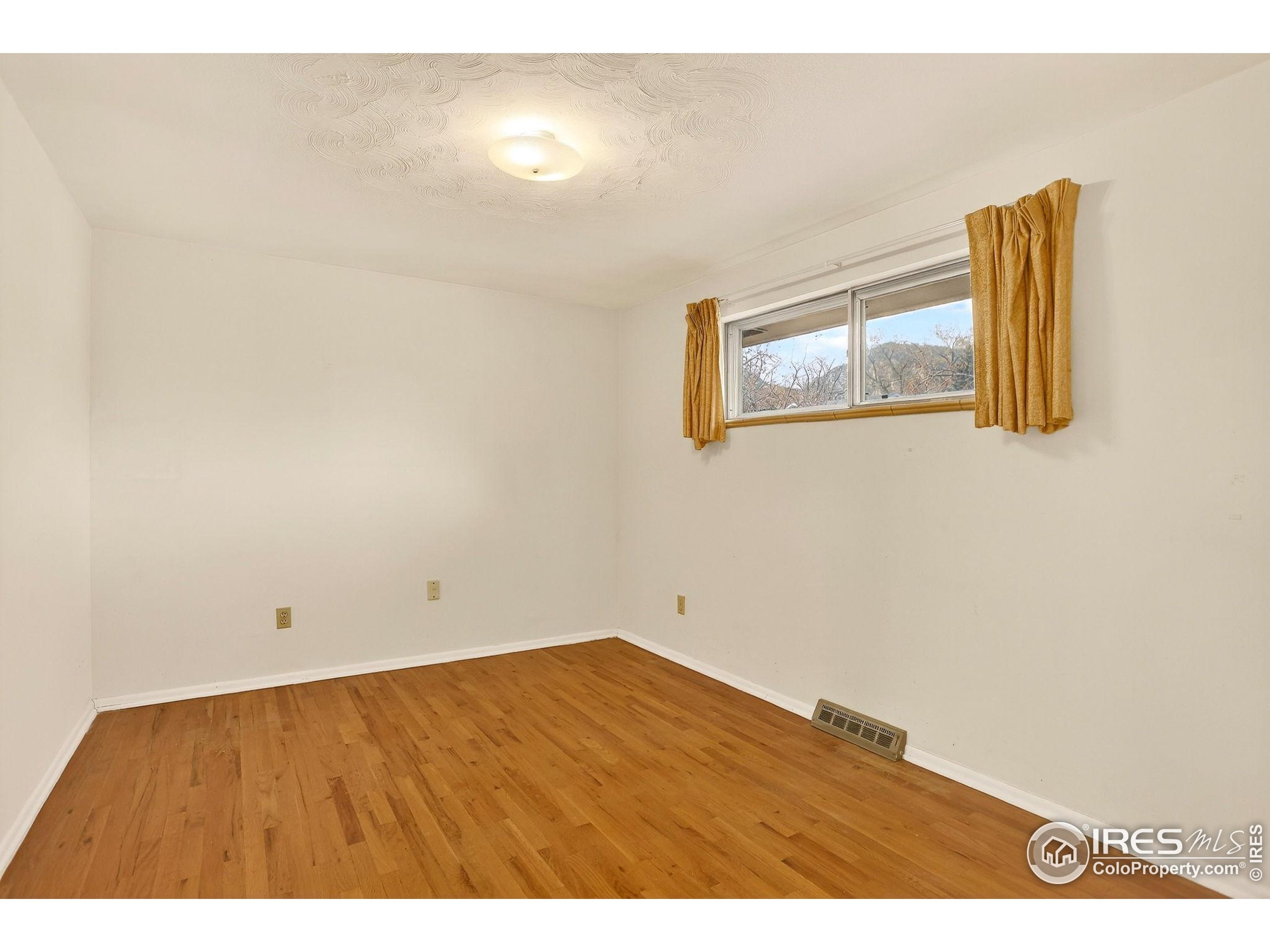 Boulder, Colorado, 80305, United States, 4 Bedrooms Bedrooms, ,1 BathroomBathrooms,Residential,For Sale,1989677