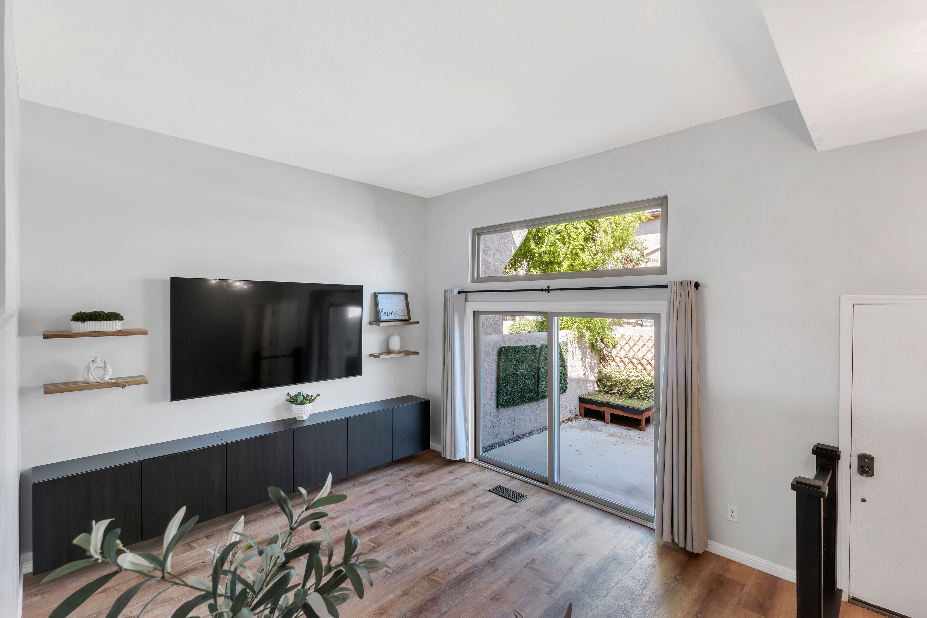  2445 Chandler Avenue, #3, Simi Valley - 物件實景