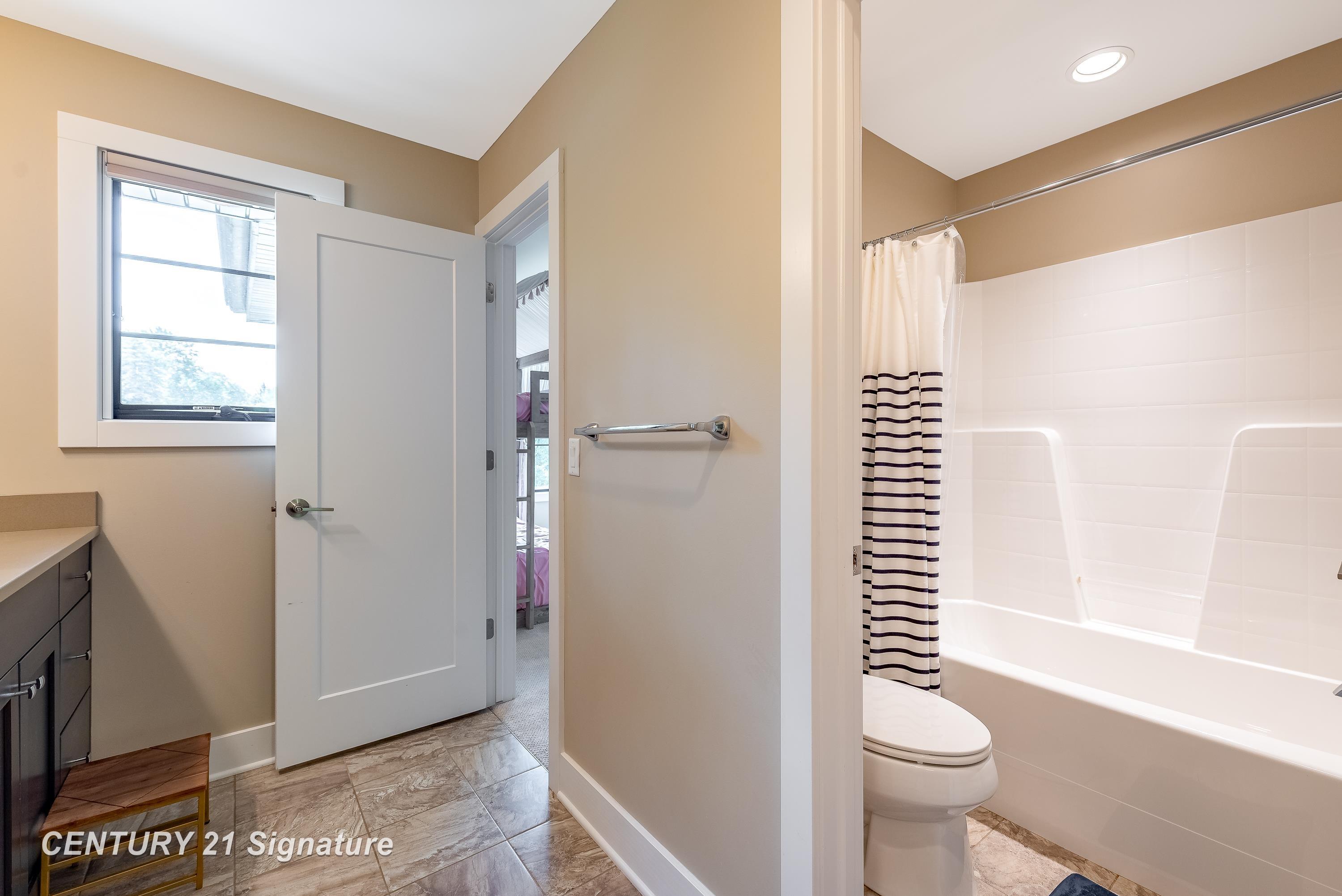 Midland, Michigan, 48642, United States, 4 Bedrooms Bedrooms, ,5 BathroomsBathrooms,Residential,For Sale,1975618