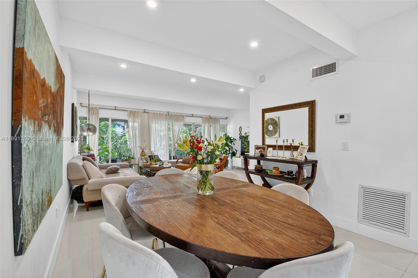 Miami, Florida, 33180, United States, 3 Bedrooms Bedrooms, ,3 BathroomsBathrooms,Residential,For Sale,1961045