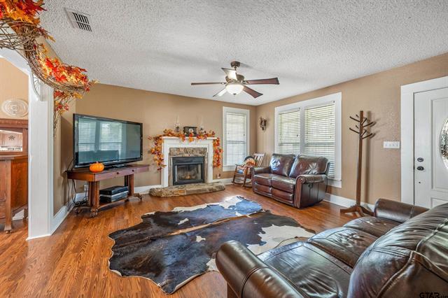 Winona, Texas, 75792, United States, 4 Bedrooms Bedrooms, ,2 BathroomsBathrooms,Residential,For Sale,1995143