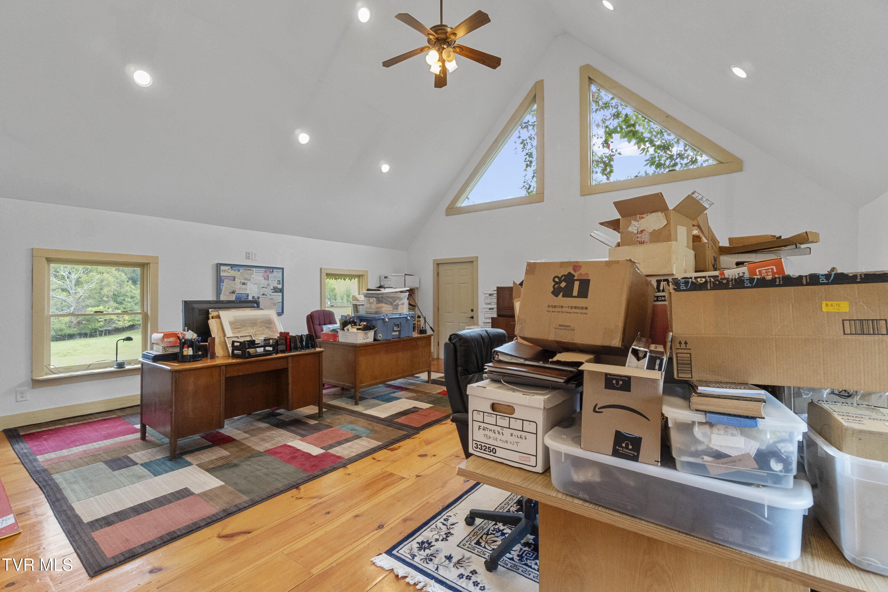 Greeneville, Tennessee, 37745, United States, 5 Bedrooms Bedrooms, ,4 BathroomsBathrooms,Residential,For Sale,1981962