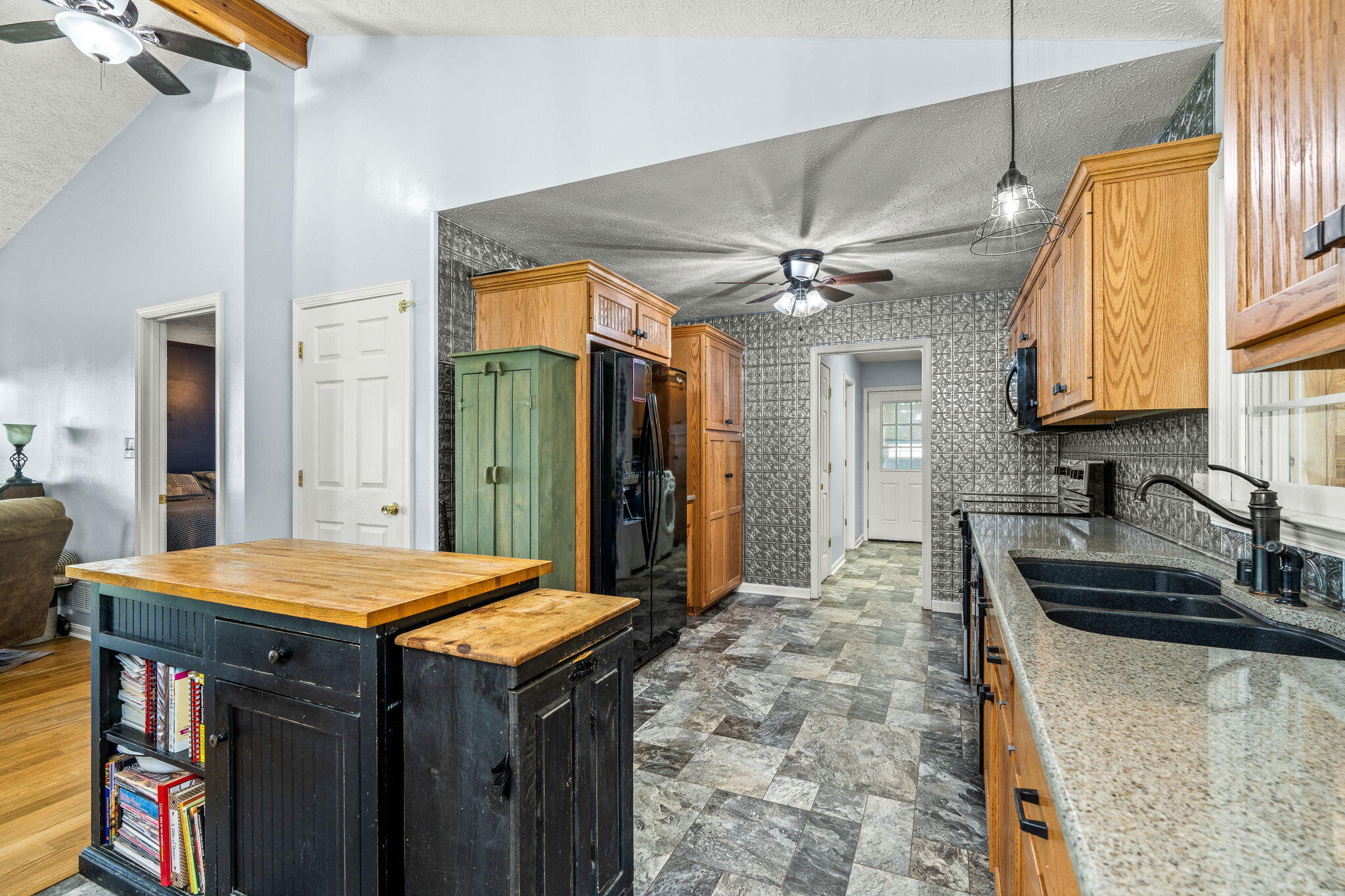 Waddy, Kentucky, 40076, United States, 3 Bedrooms Bedrooms, ,2 BathroomsBathrooms,Residential,For Sale,1979583