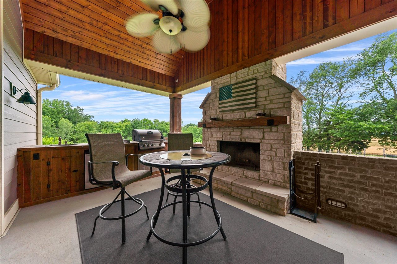 Franklin, Kentucky, 42134, United States, 6 Bedrooms Bedrooms, ,3 BathroomsBathrooms,Residential,For Sale,2002966