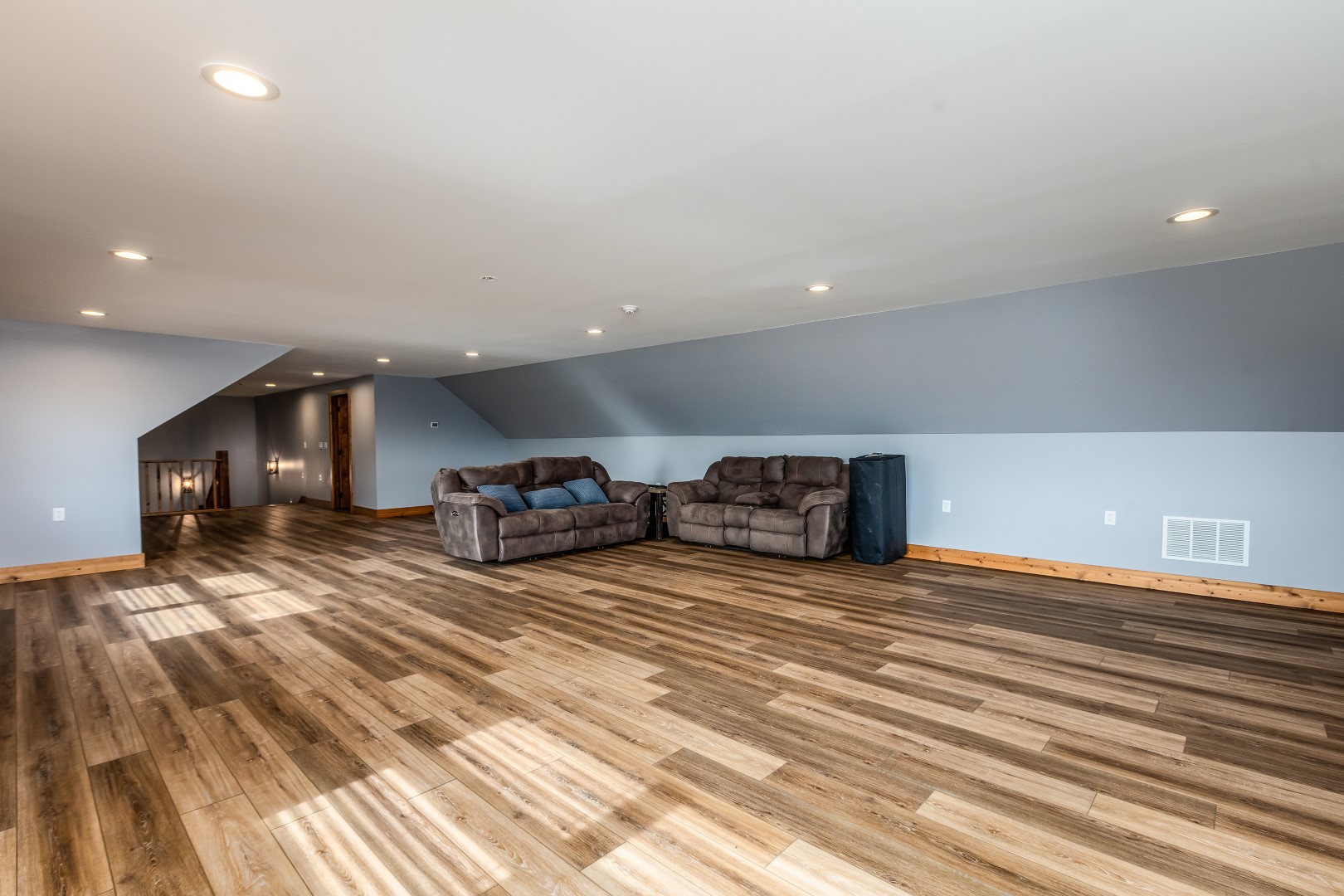 Carbondale, Illinois, 62902, United States, 3 Bedrooms Bedrooms, ,8 BathroomsBathrooms,Residential,For Sale,1986074