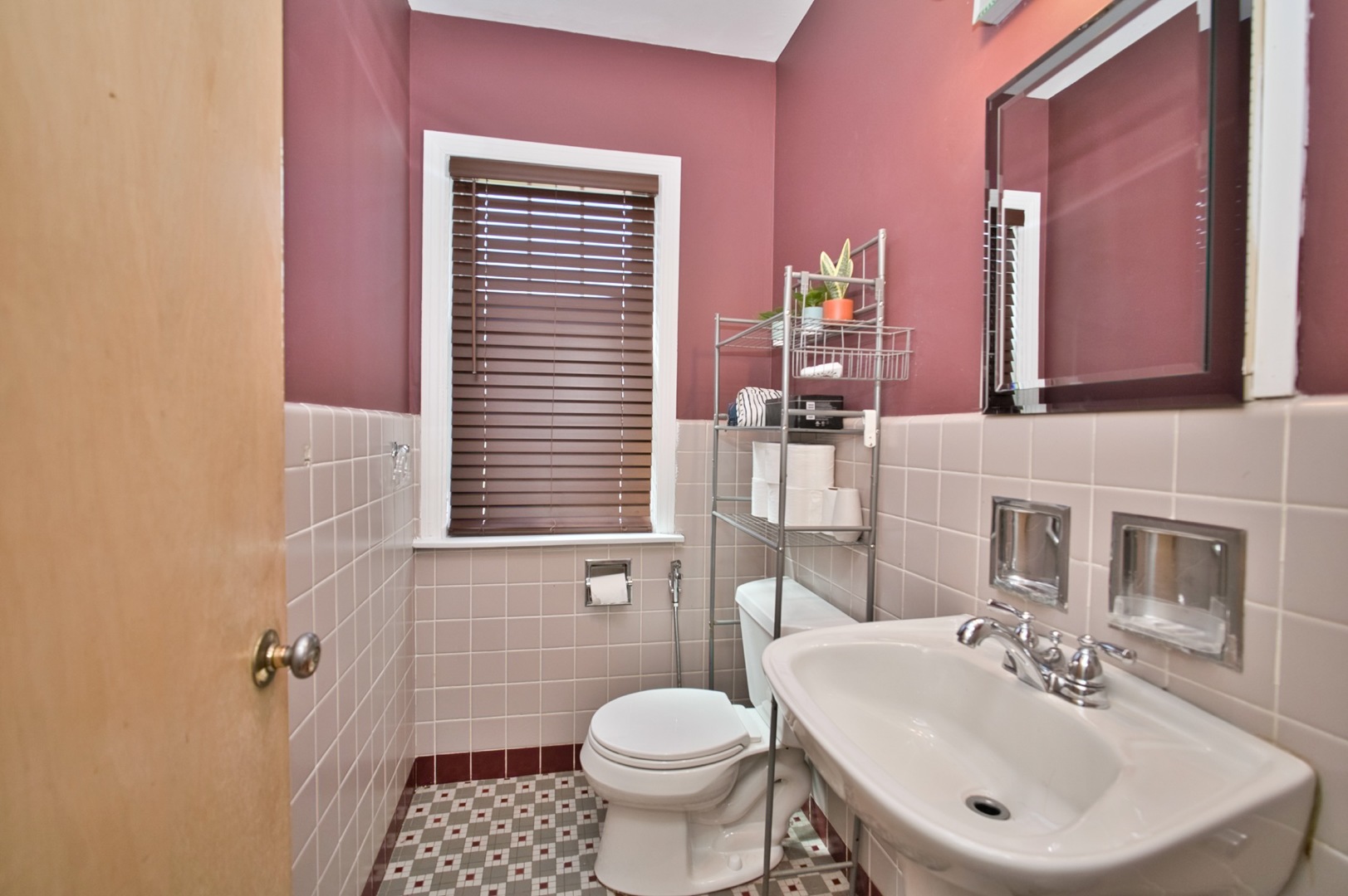 Lincolnwood, Illinois, 60712, United States, 3 Bedrooms Bedrooms, ,2 BathroomsBathrooms,Residential,For Sale,1863685